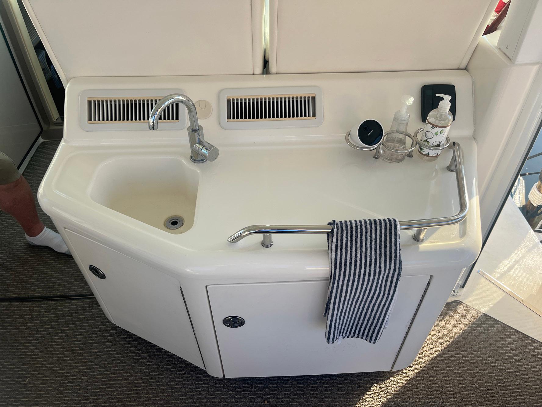 2004-sea-ray-390-motor-yacht-power-9718089-20250317113552338-1_XLARGE