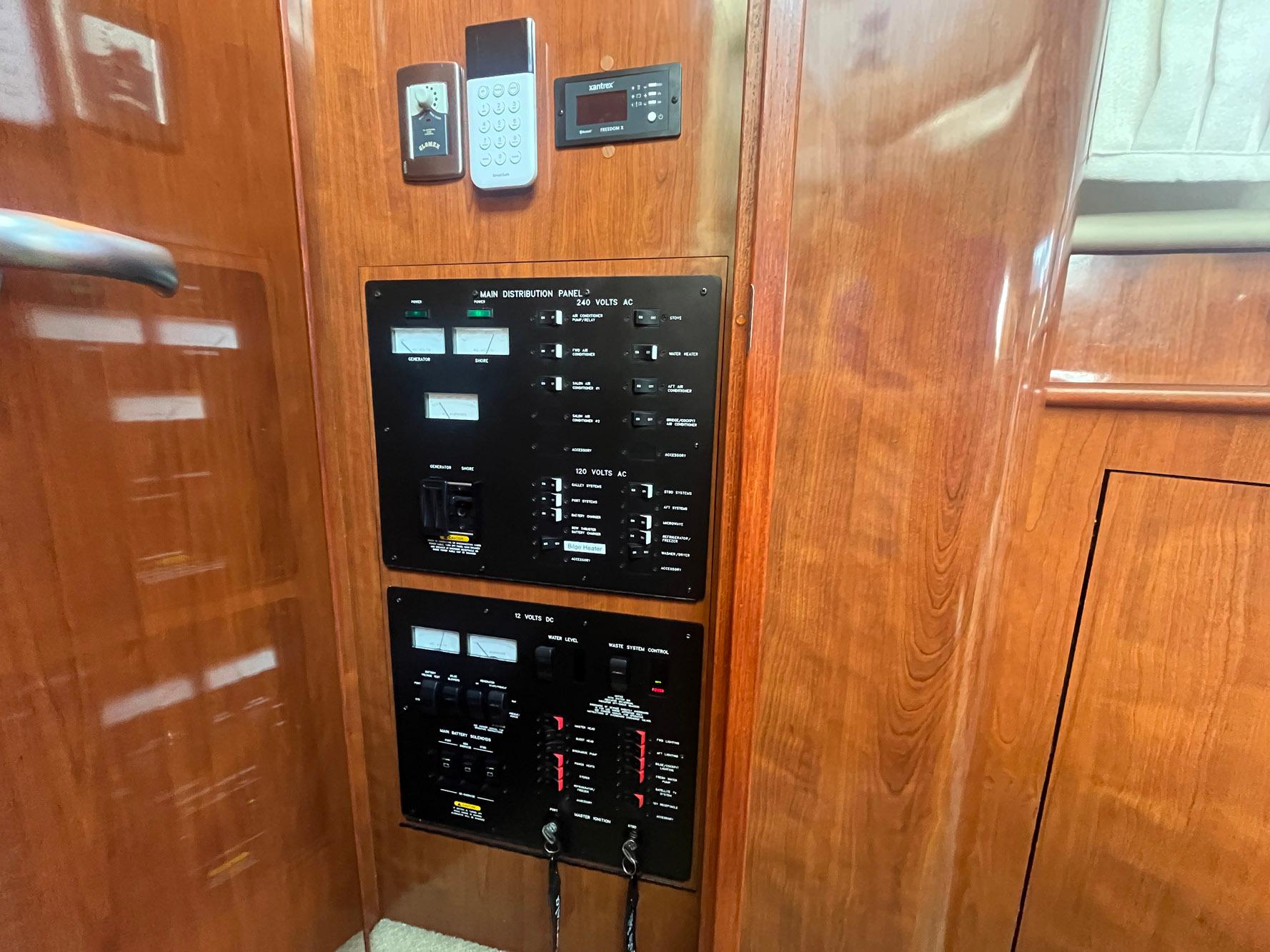 2004-sea-ray-390-motor-yacht-power-9718089-20250317113617843-1_XLARGE