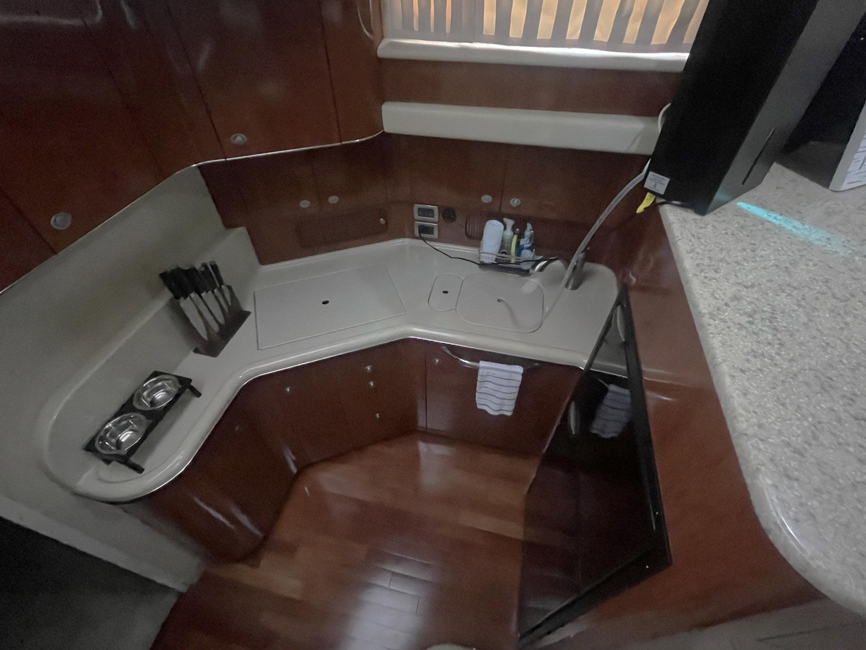 2004-sea-ray-390-motor-yacht-power-9718089-20250317113619944-1_XLARGE