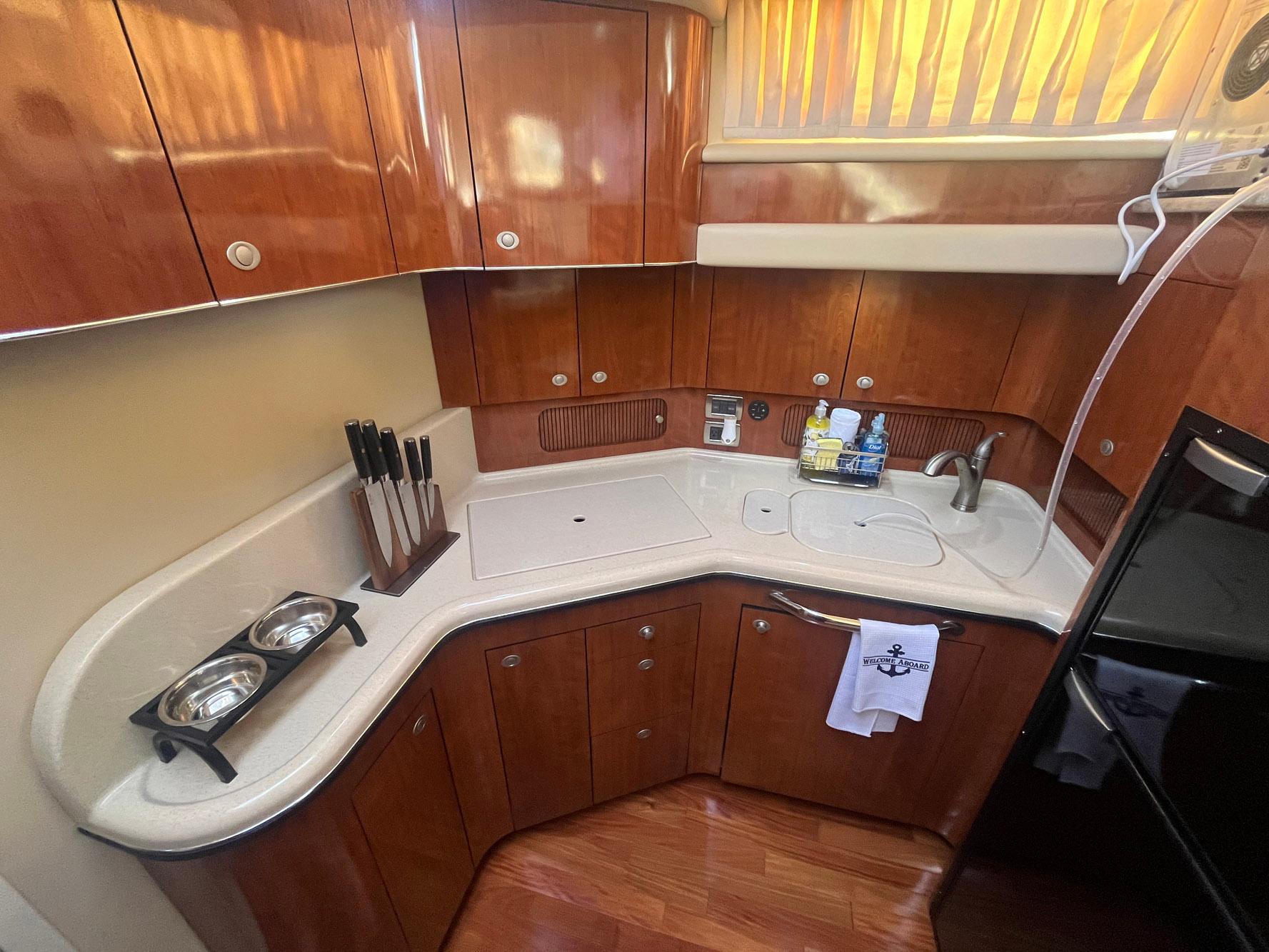 2004-sea-ray-390-motor-yacht-power-9718089-20250317113620898-1_XLARGE