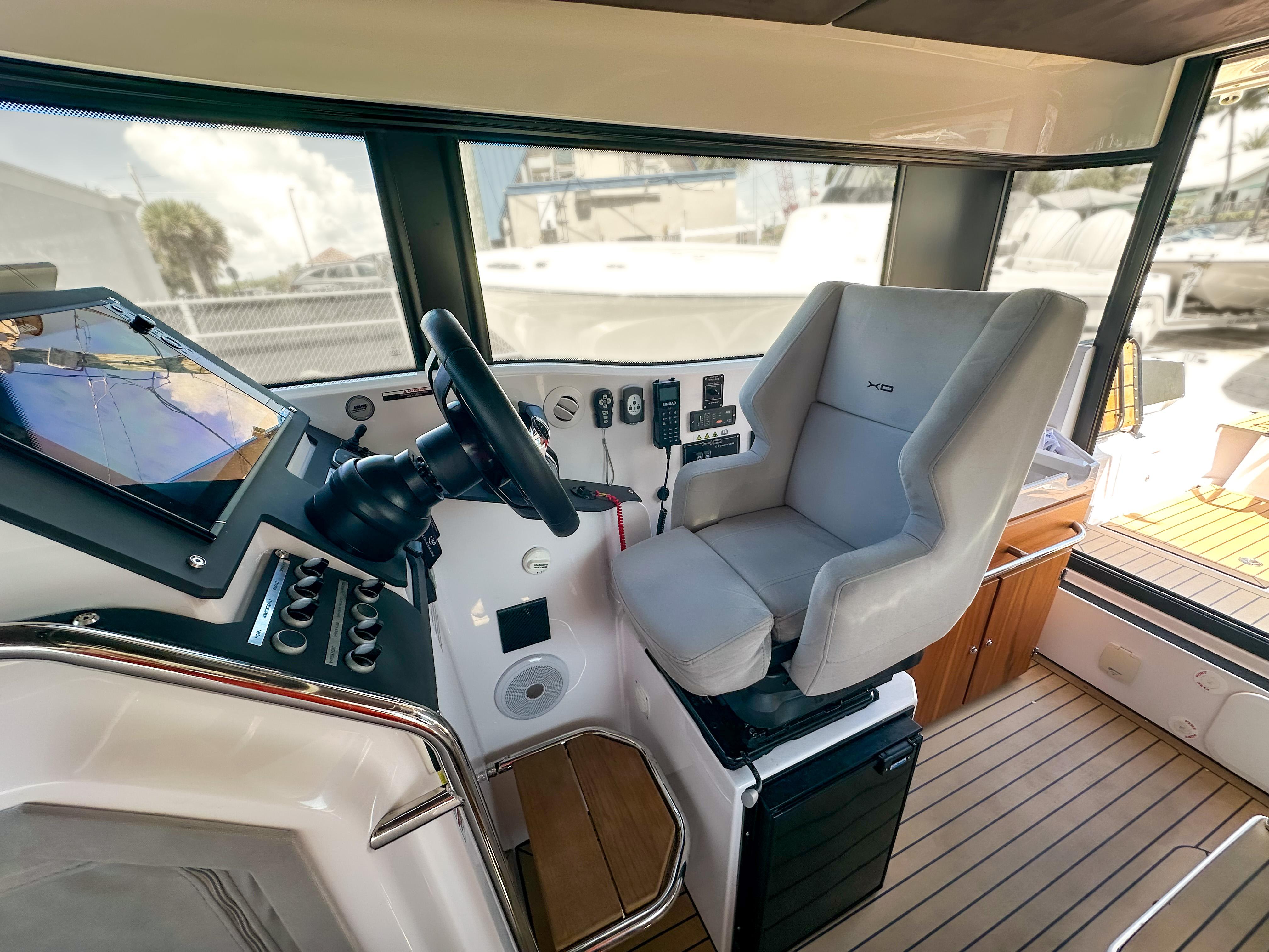 XO Boats-EXPLR 10 Sport Plus 2024 -FL-US-2024 XO Boats EXPLR 10 Sport Plus cockpit with steering wheel and navigation system.-9818089 | Thumbnail