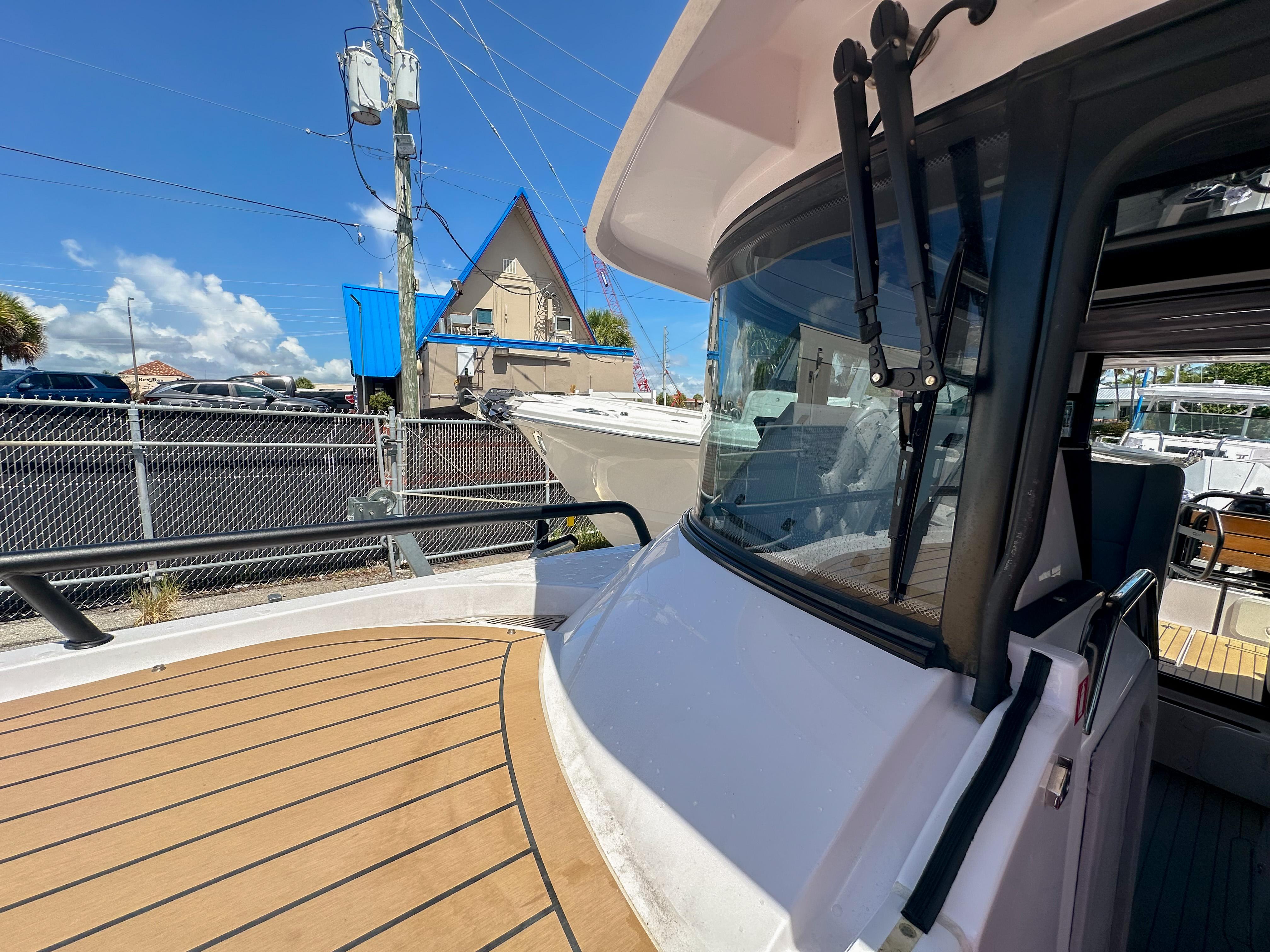 XO Boats-EXPLR 10 Sport Plus 2024 -FL-US-2024 XO Boats EXPLR 10 Sport Plus deck with modern design and clear blue sky.-9818089 | Thumbnail