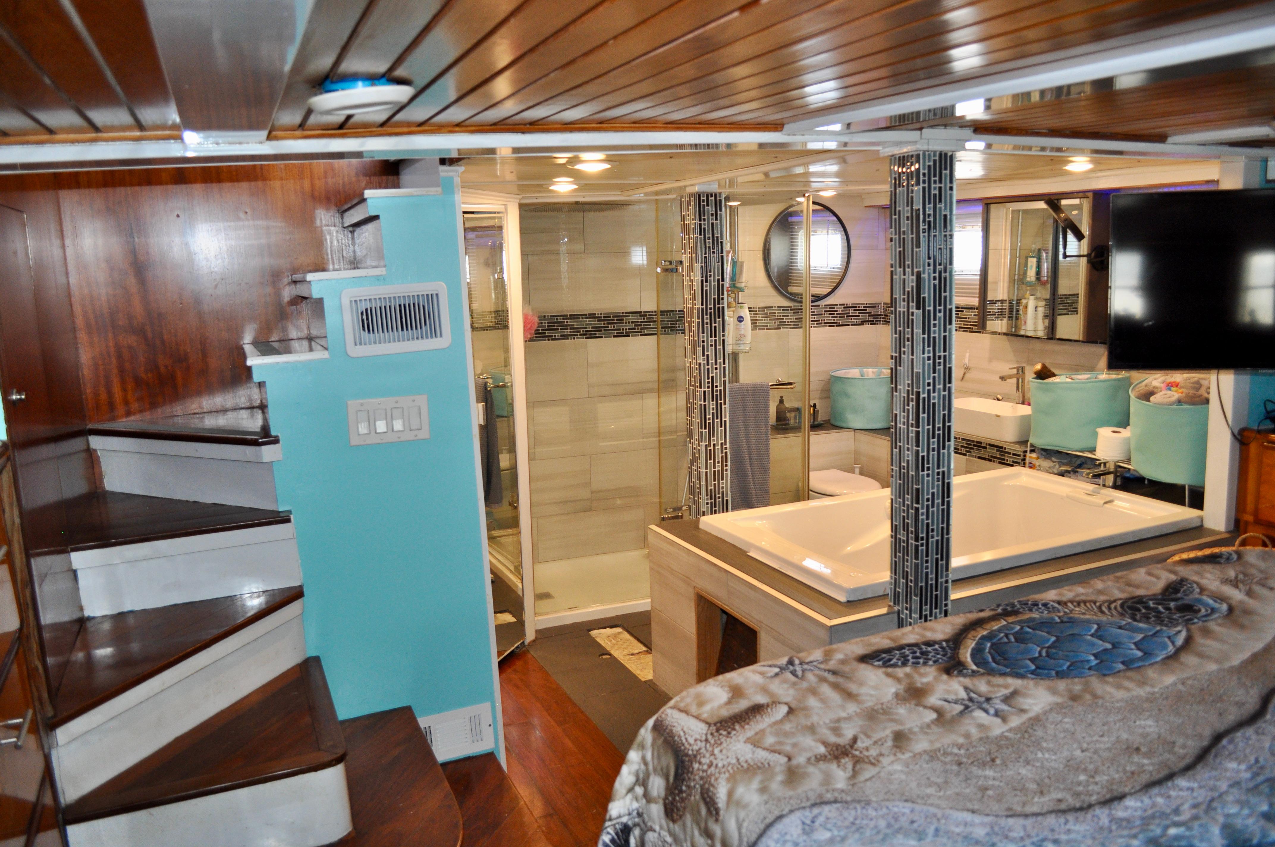 Custom-Superior Motor Yacht 64 1971 -FL-US-9818091 | Thumbnail