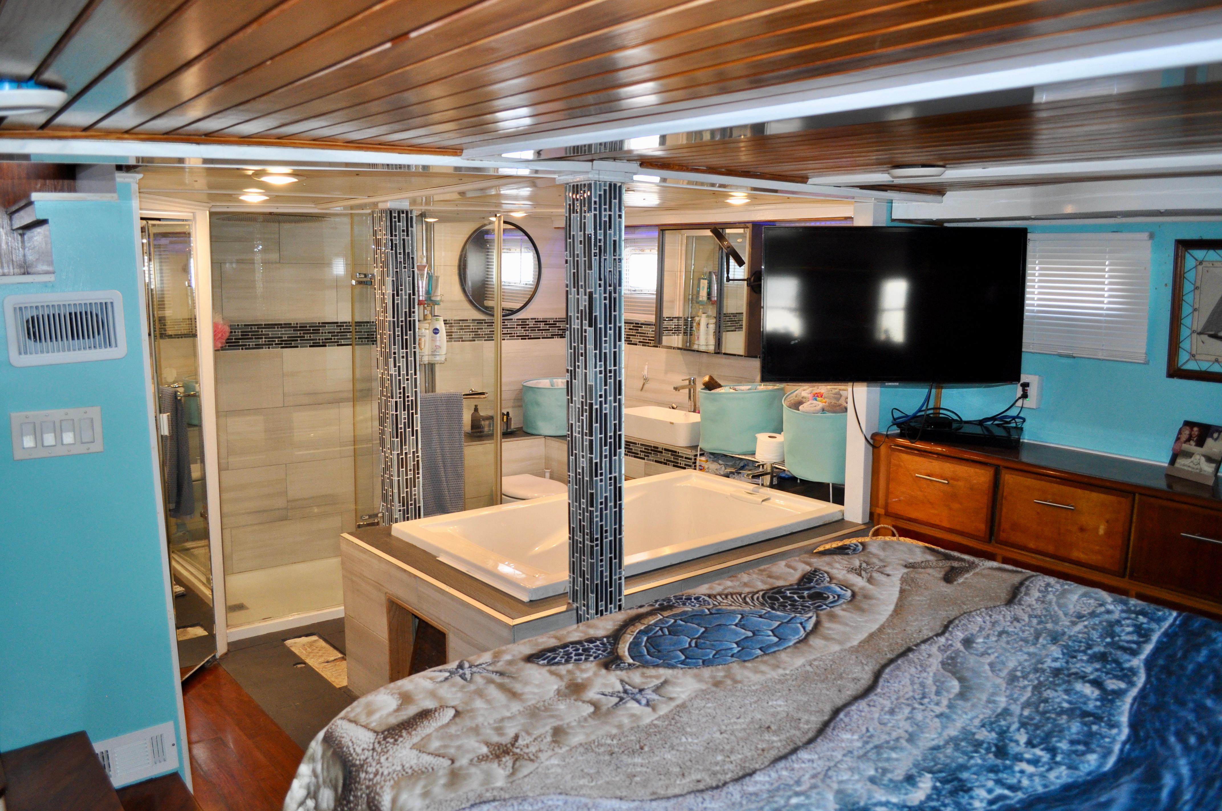 Custom-Superior Motor Yacht 64 1971 -FL-US-9818091 | Thumbnail