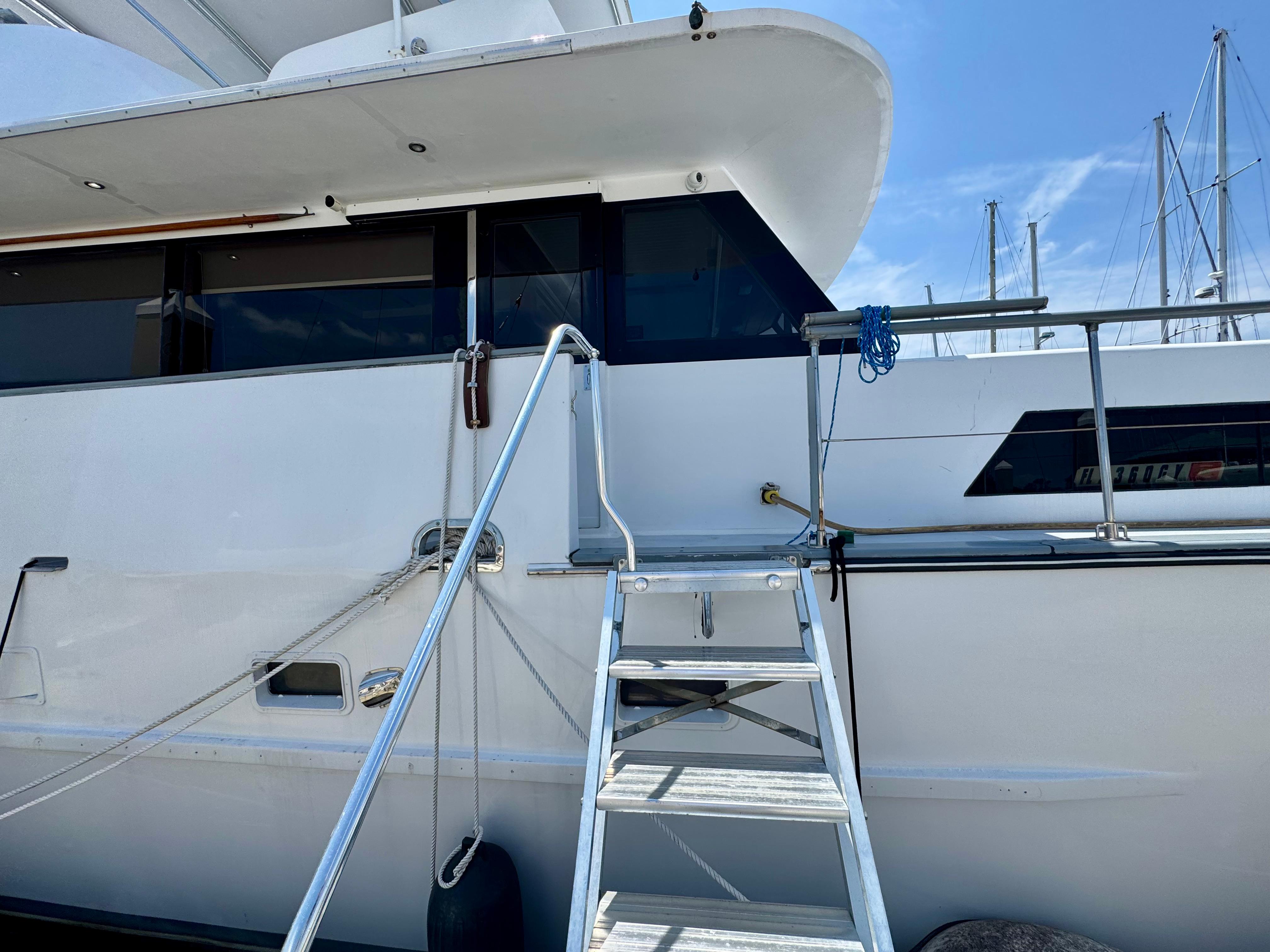 Custom-Superior Motor Yacht 64 1971 -FL-US-9818091 | Thumbnail