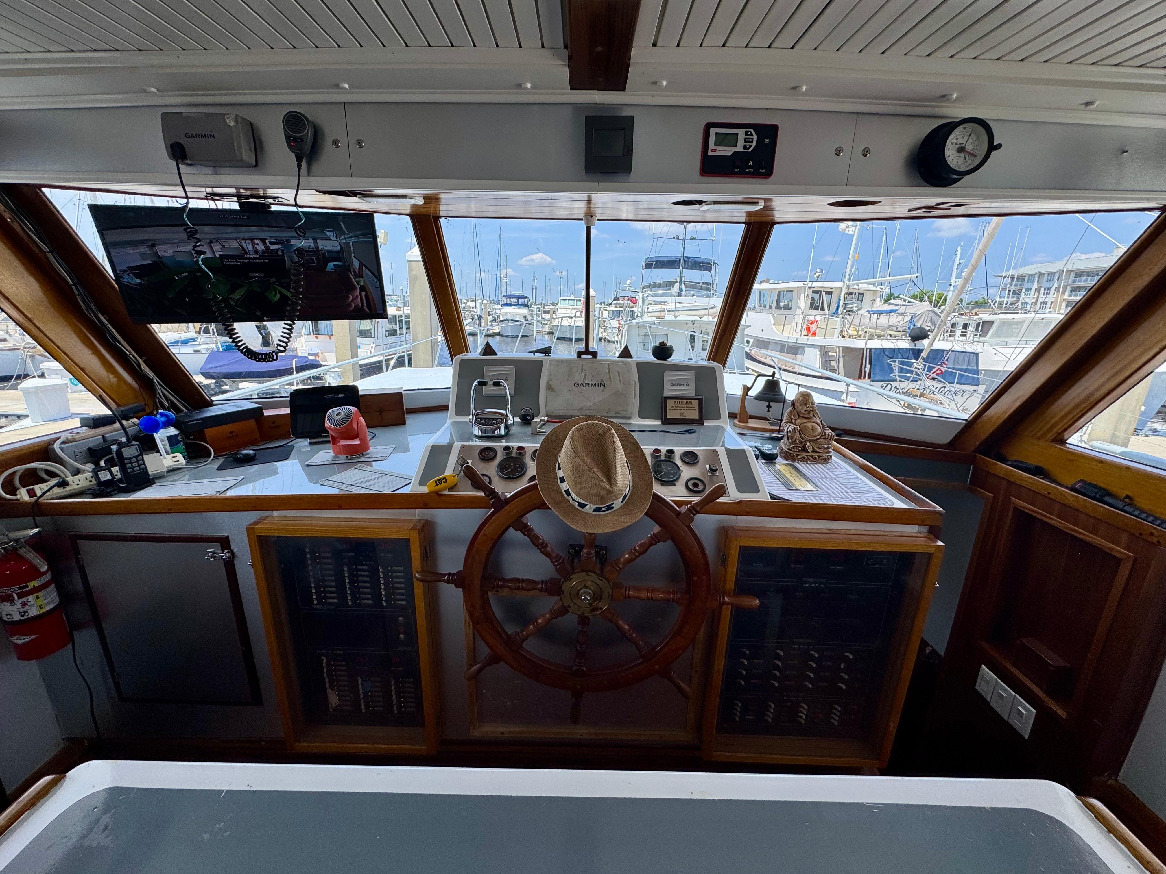 Custom-Superior Motor Yacht 64 1971 -FL-US-9818091 | Thumbnail
