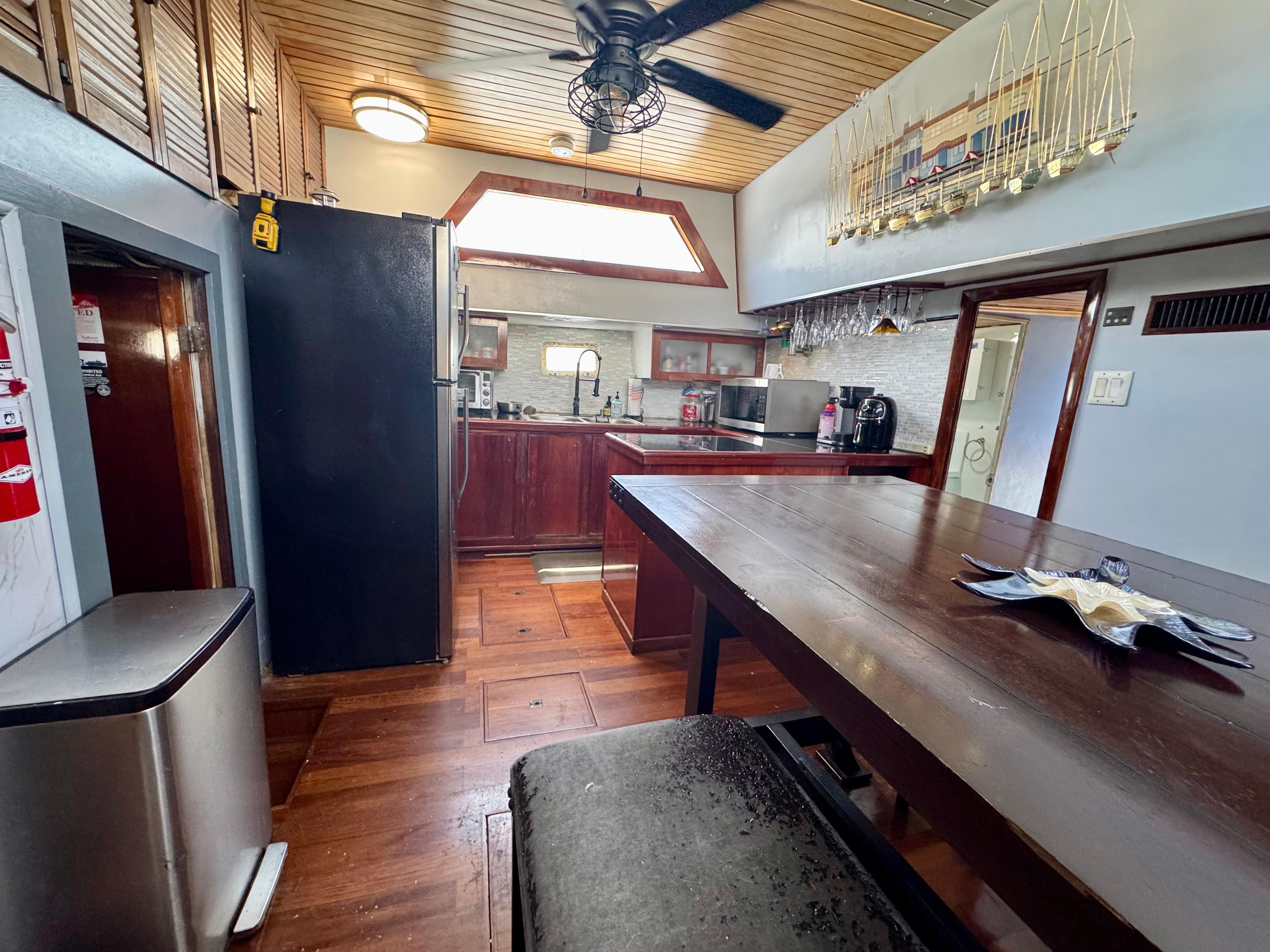Custom-Superior Motor Yacht 64 1971 -FL-US-9818091 | Thumbnail