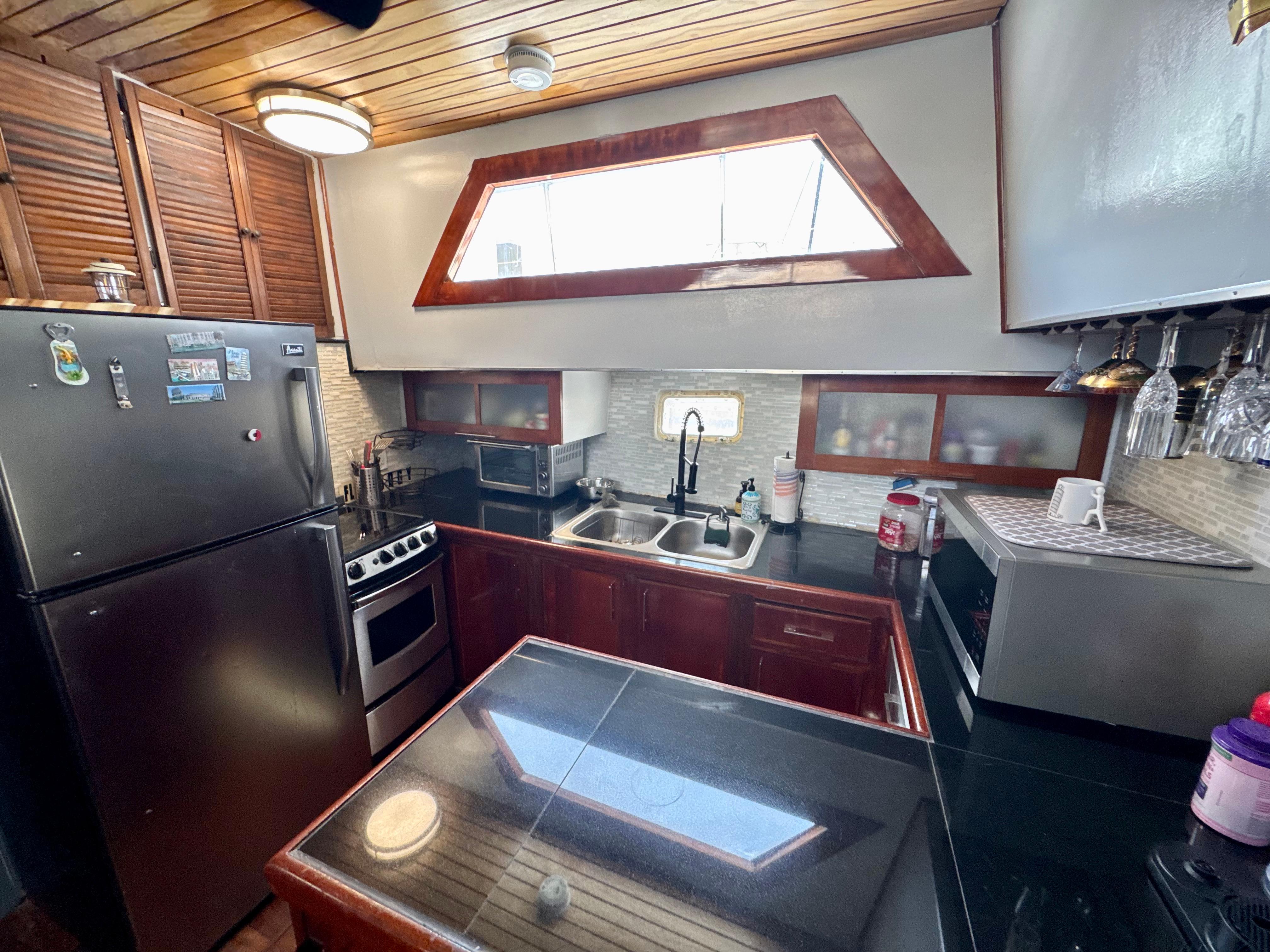 Custom-Superior Motor Yacht 64 1971 -FL-US-9818091 | Thumbnail
