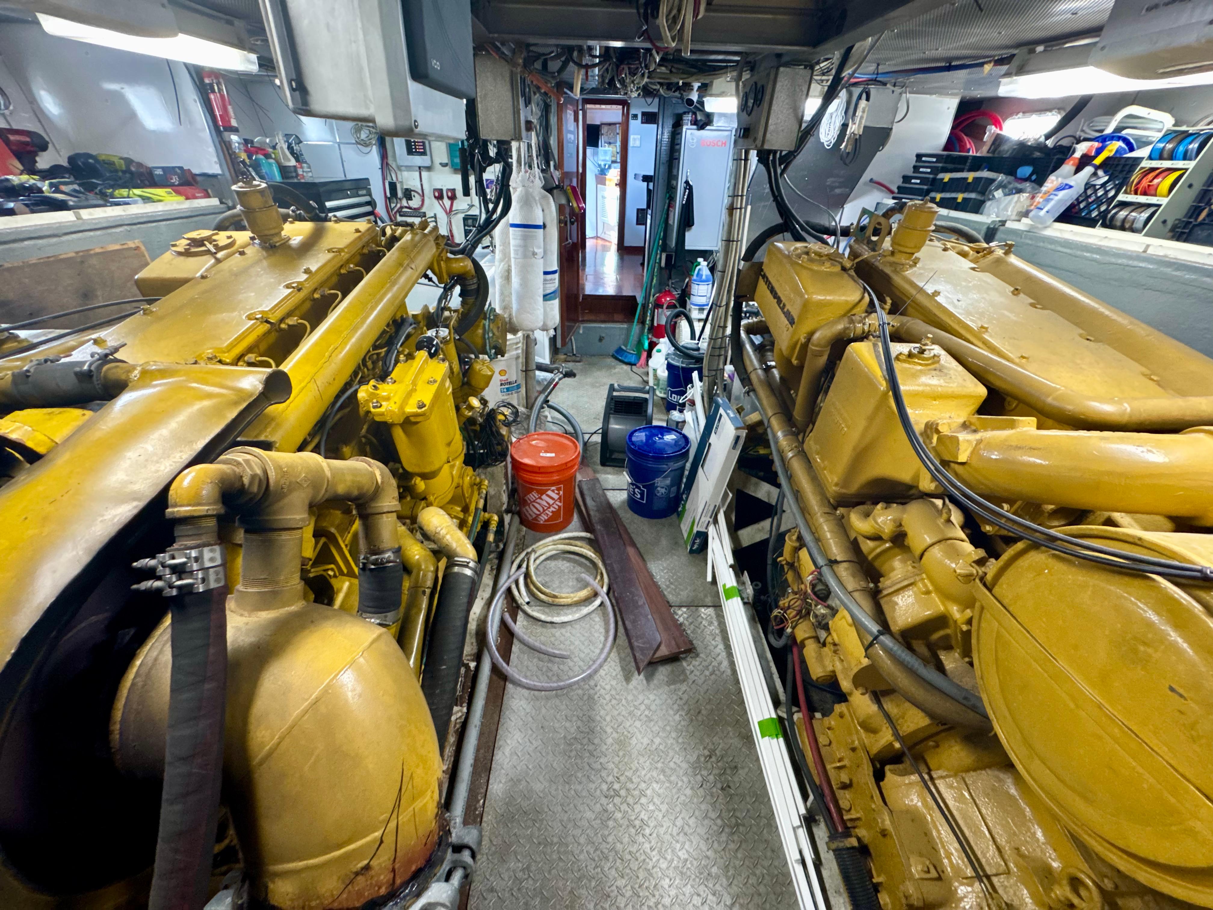 Custom-Superior Motor Yacht 64 1971 -FL-US-9818091 | Thumbnail