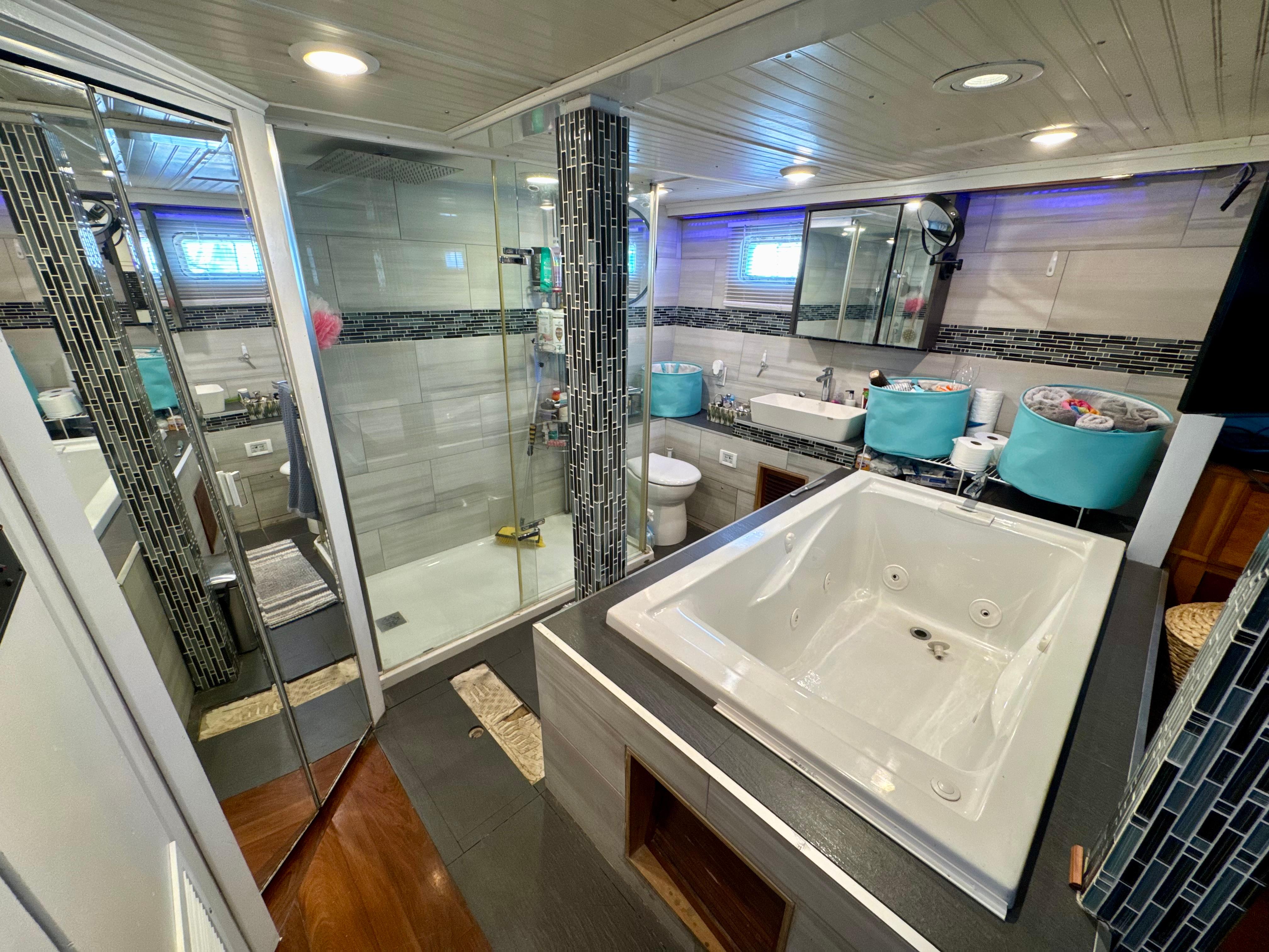 Custom-Superior Motor Yacht 64 1971 -FL-US-9818091 | Thumbnail