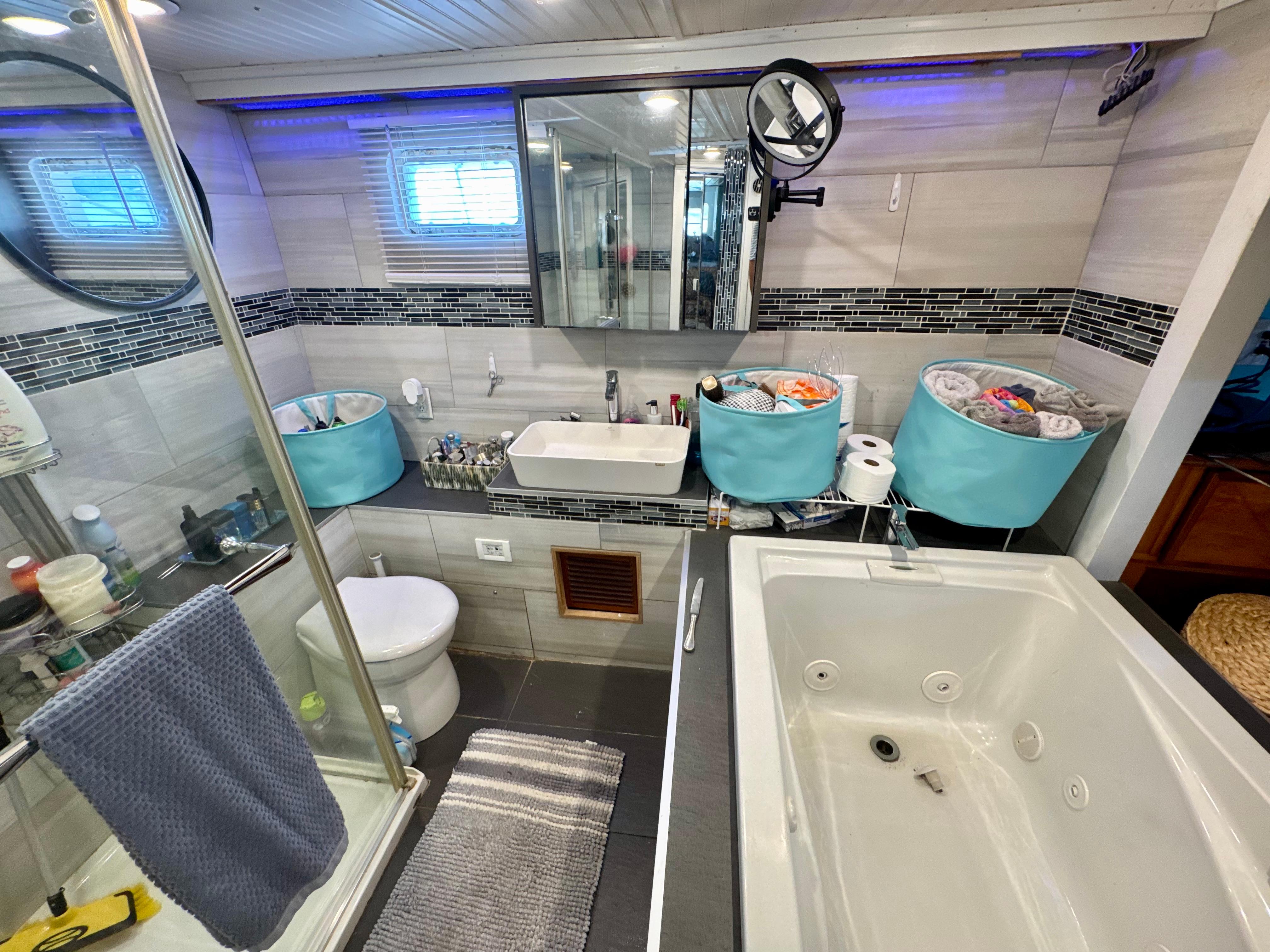 Custom-Superior Motor Yacht 64 1971 -FL-US-9818091 | Thumbnail