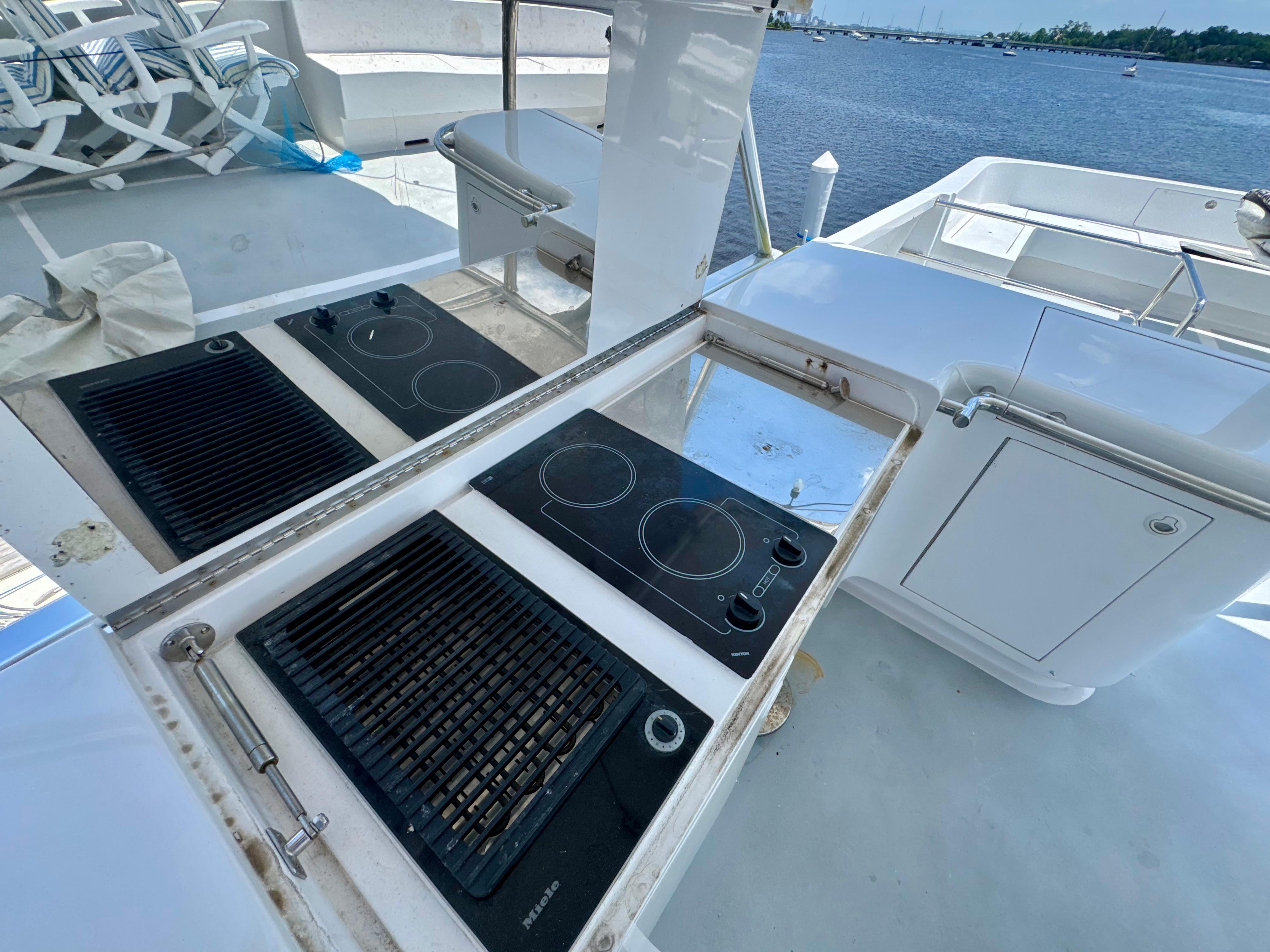 Custom-Superior Motor Yacht 64 1971 -FL-US-9818091 | Thumbnail