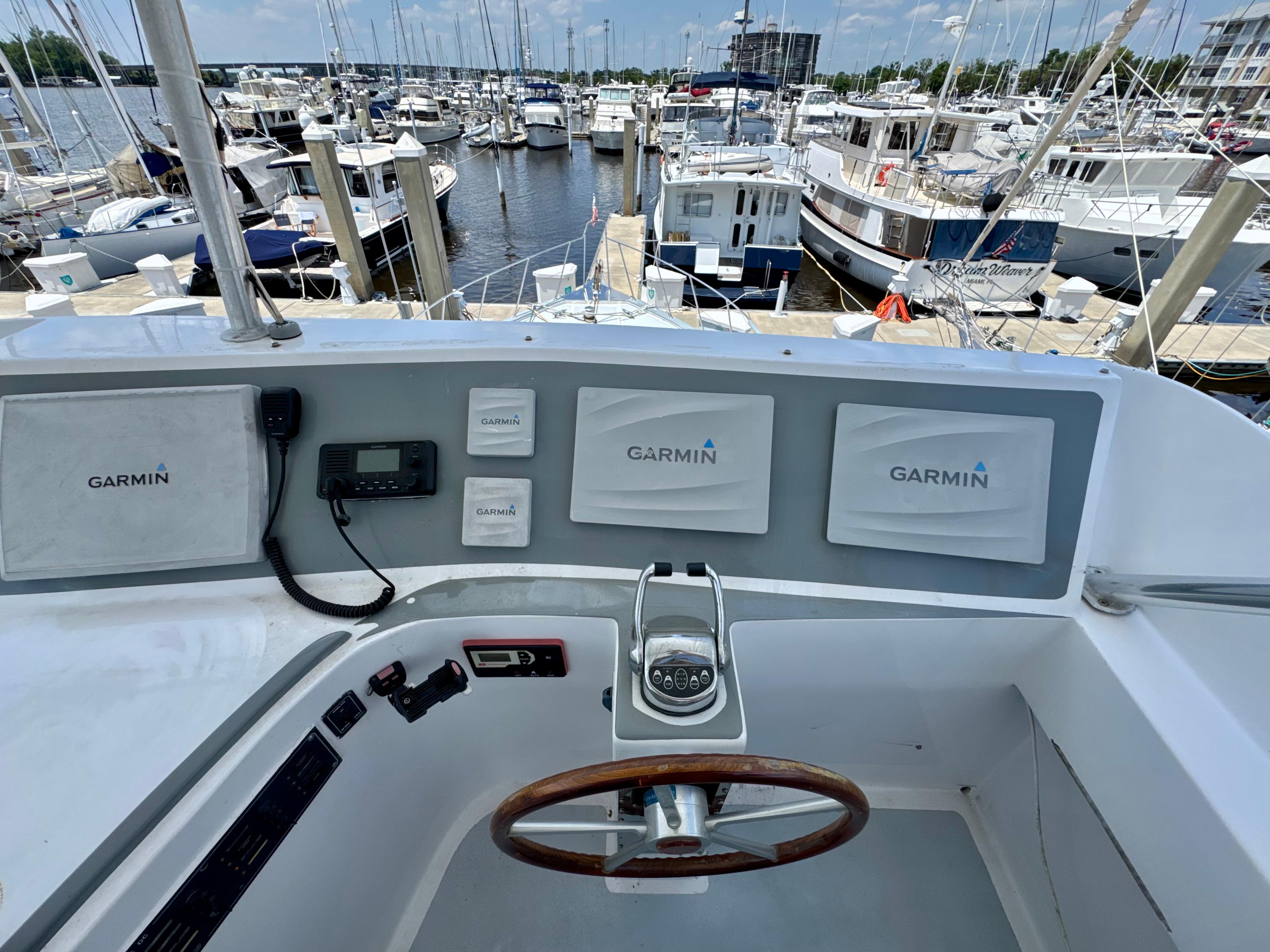Custom-Superior Motor Yacht 64 1971 -FL-US-9818091 | Thumbnail
