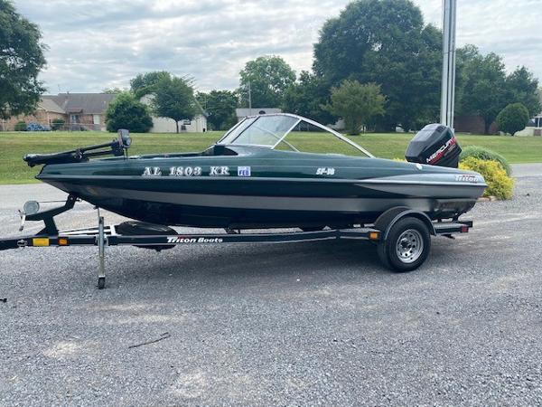 1999 Triton boat for sale, model of the boat is SF18 & Image # 1 of 10