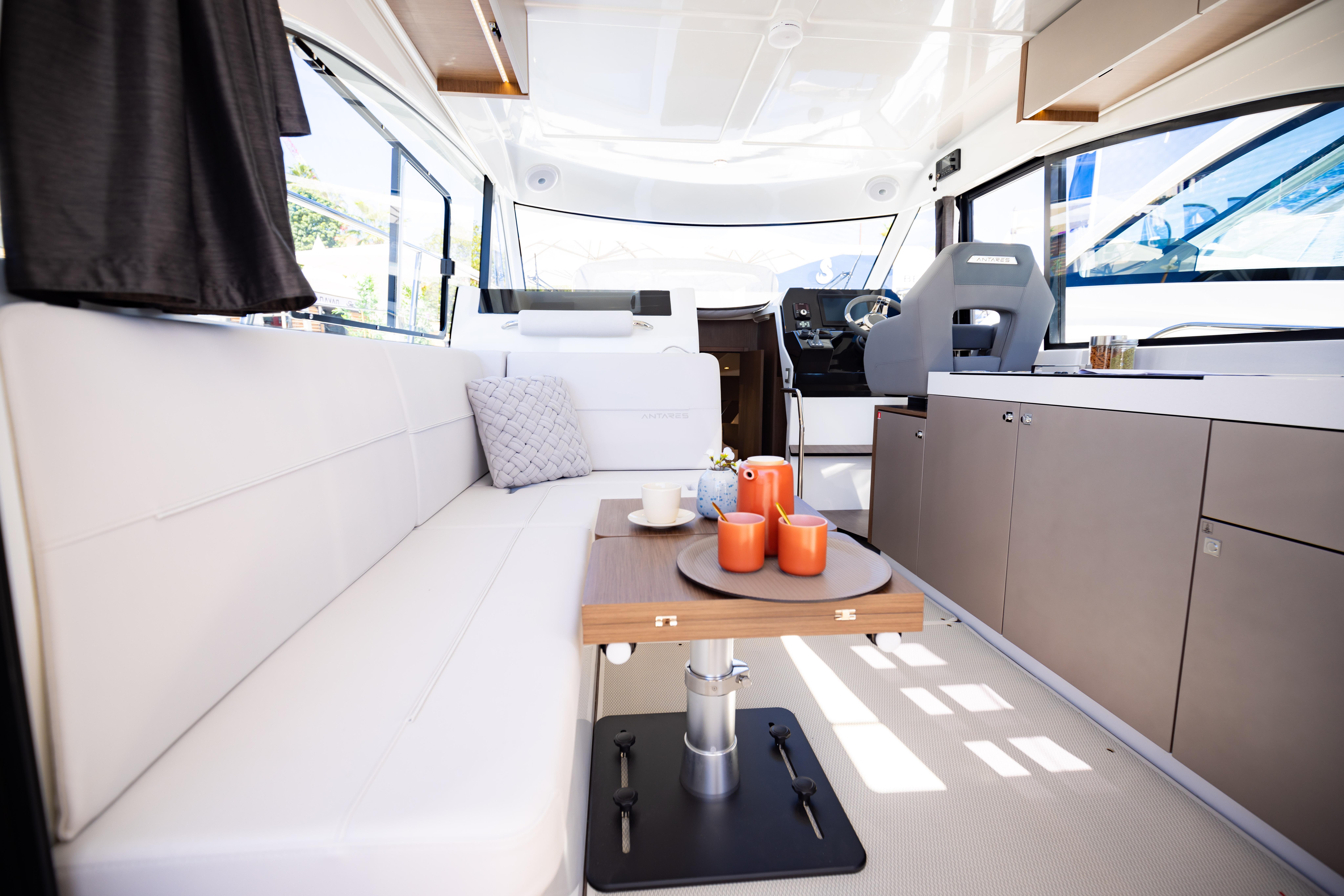 2026 Beneteau Antares 11 Fly-6