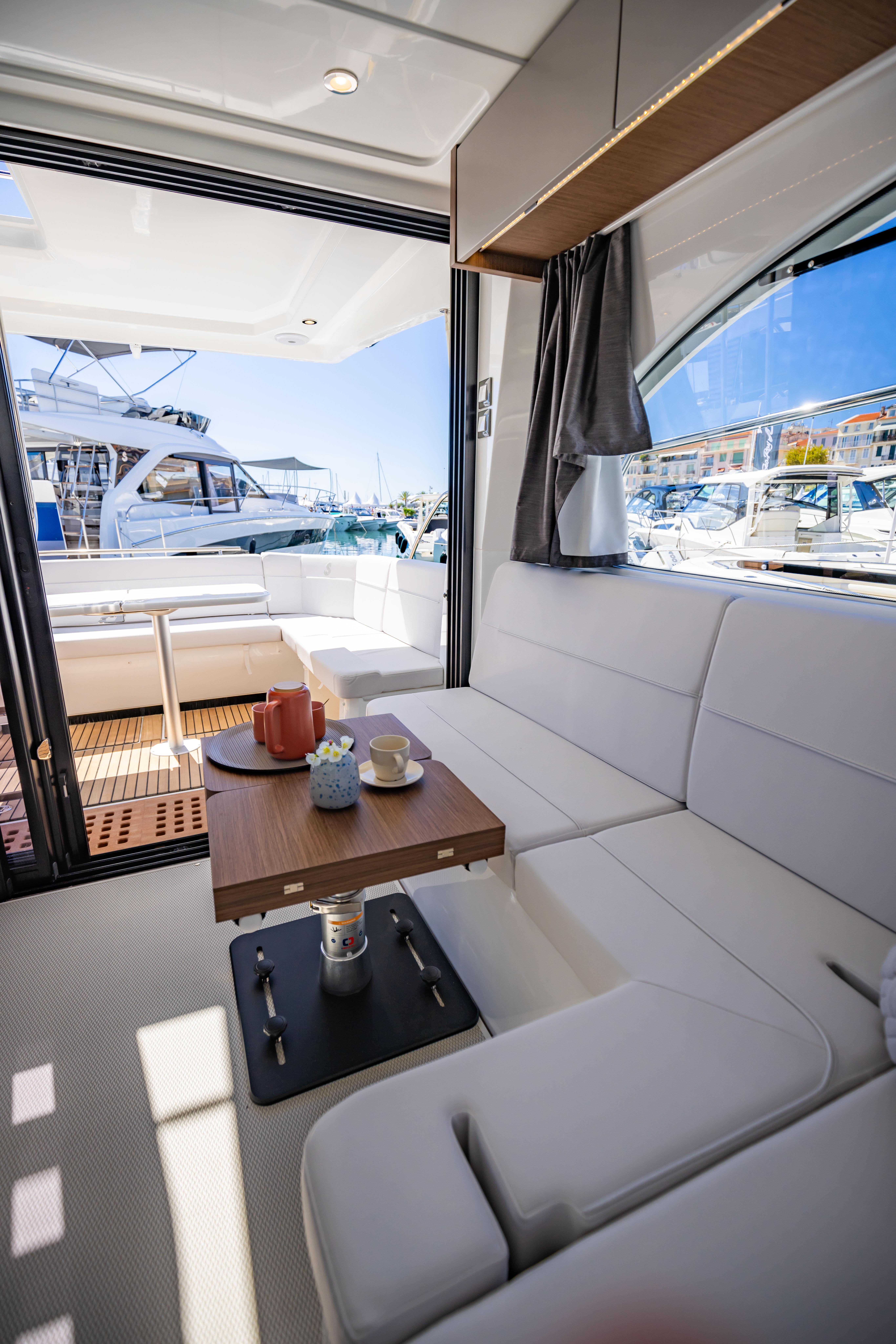 2026 Beneteau Antares 11 Fly-8