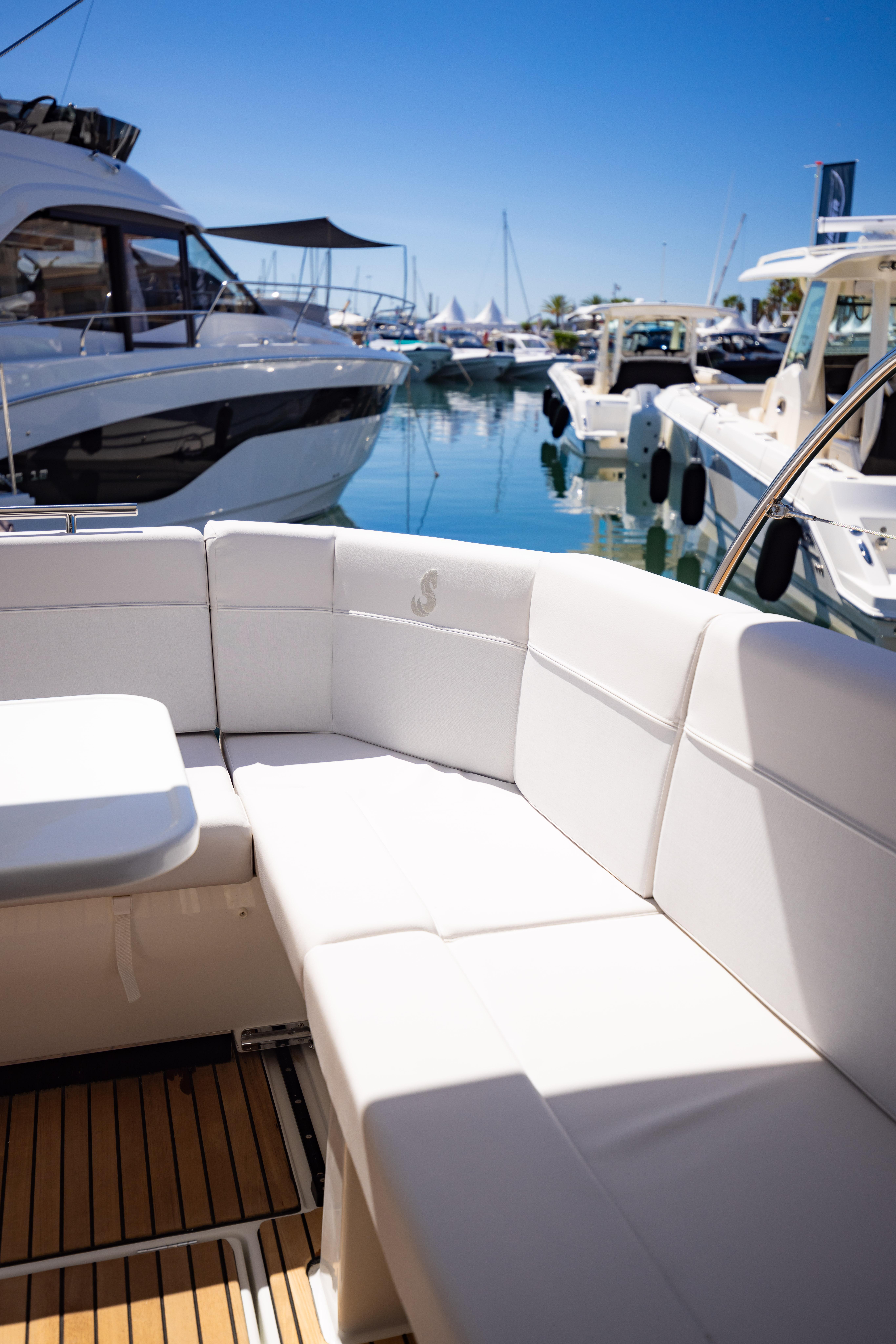 2026 Beneteau Antares 11 Fly-9