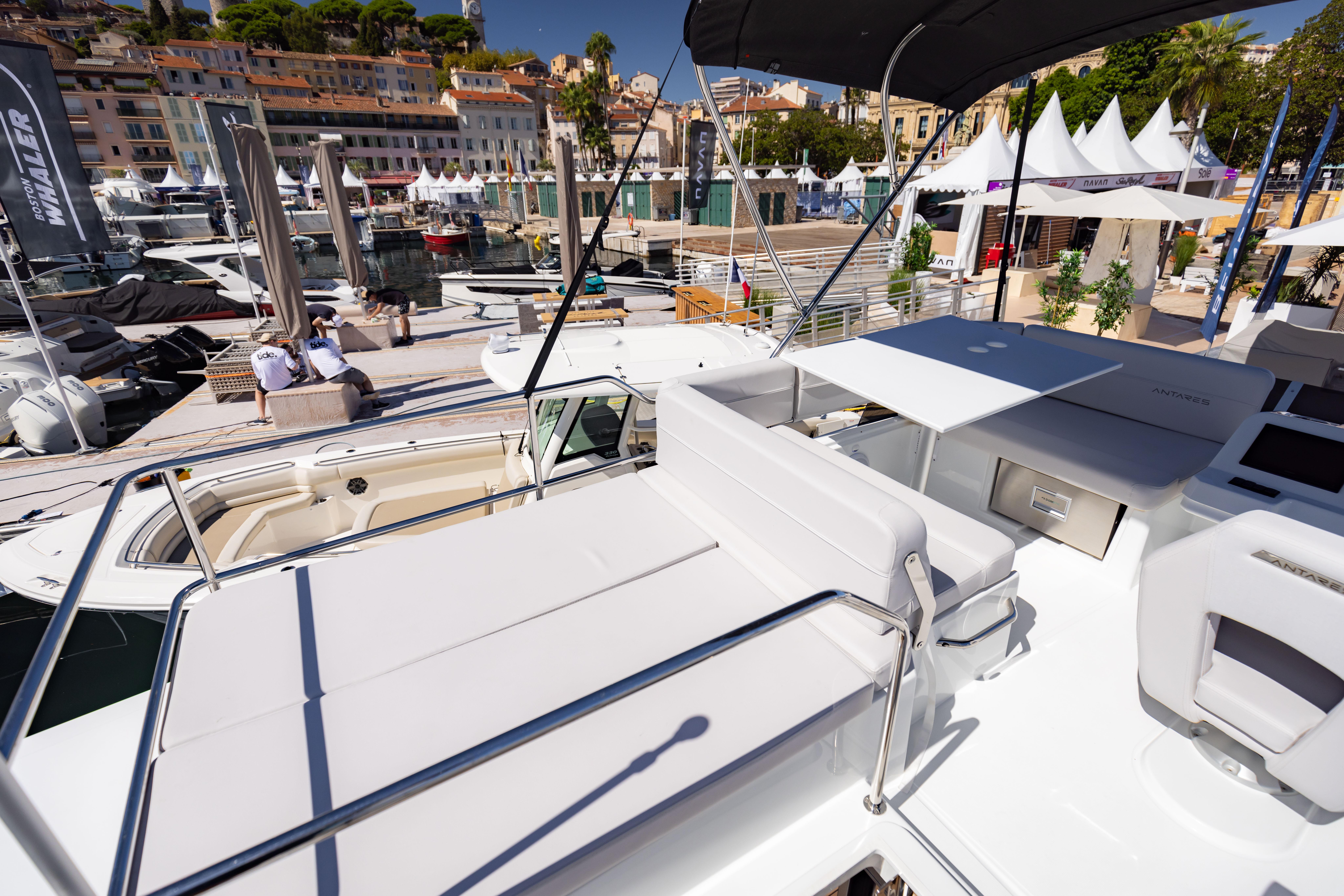 2026 Beneteau Antares 11 Fly-10