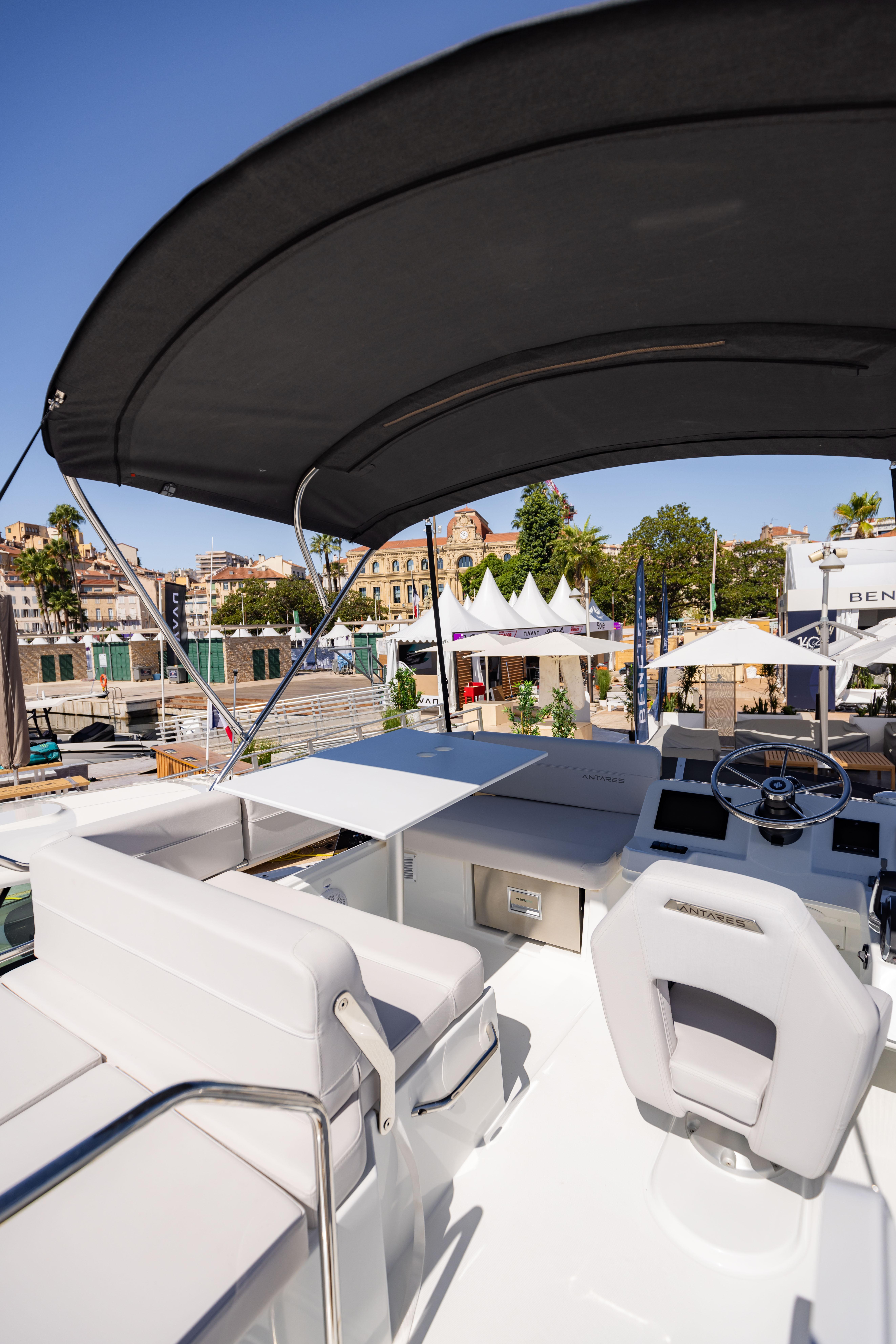 2026 Beneteau Antares 11 Fly-12