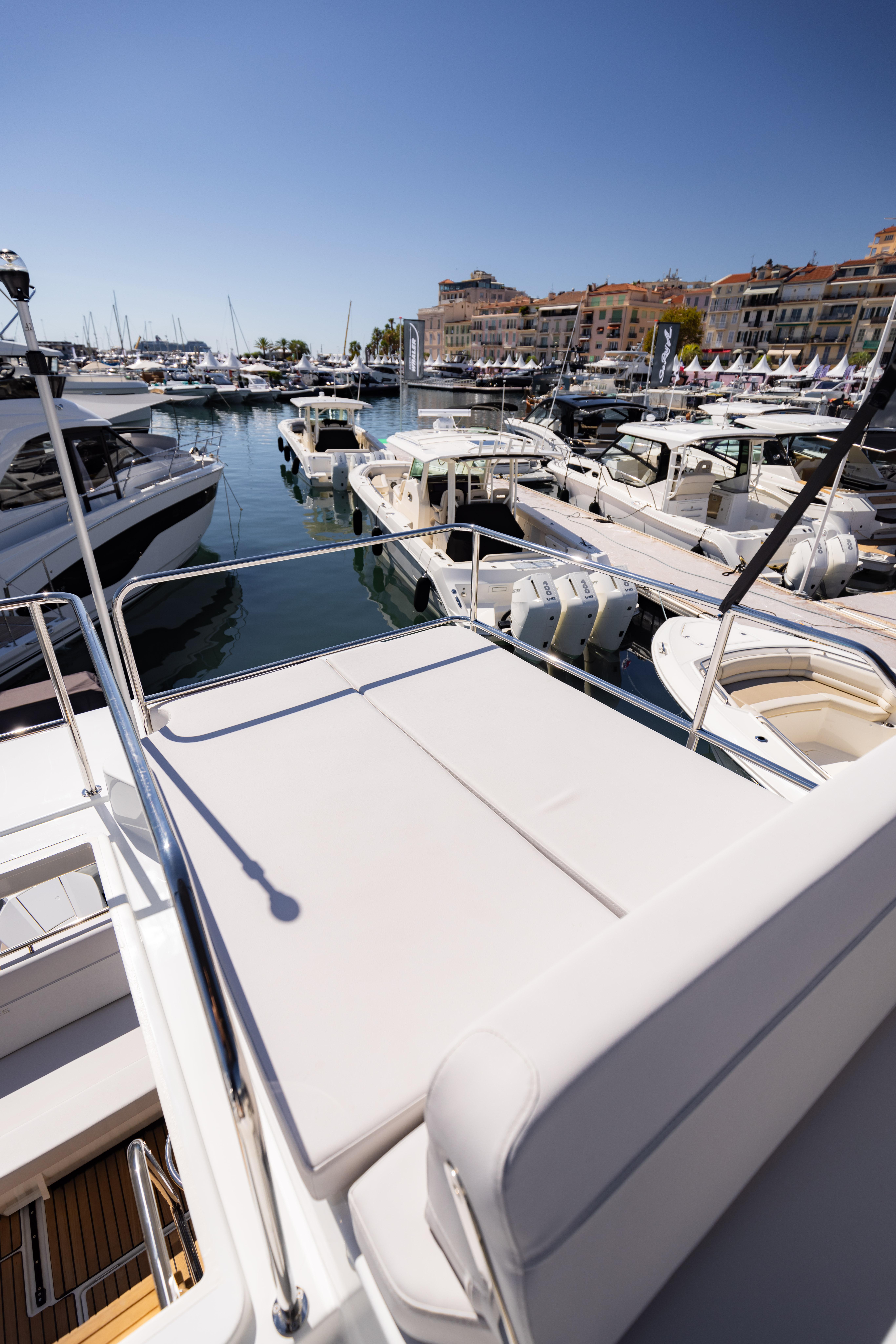 2026 Beneteau Antares 11 Fly-15