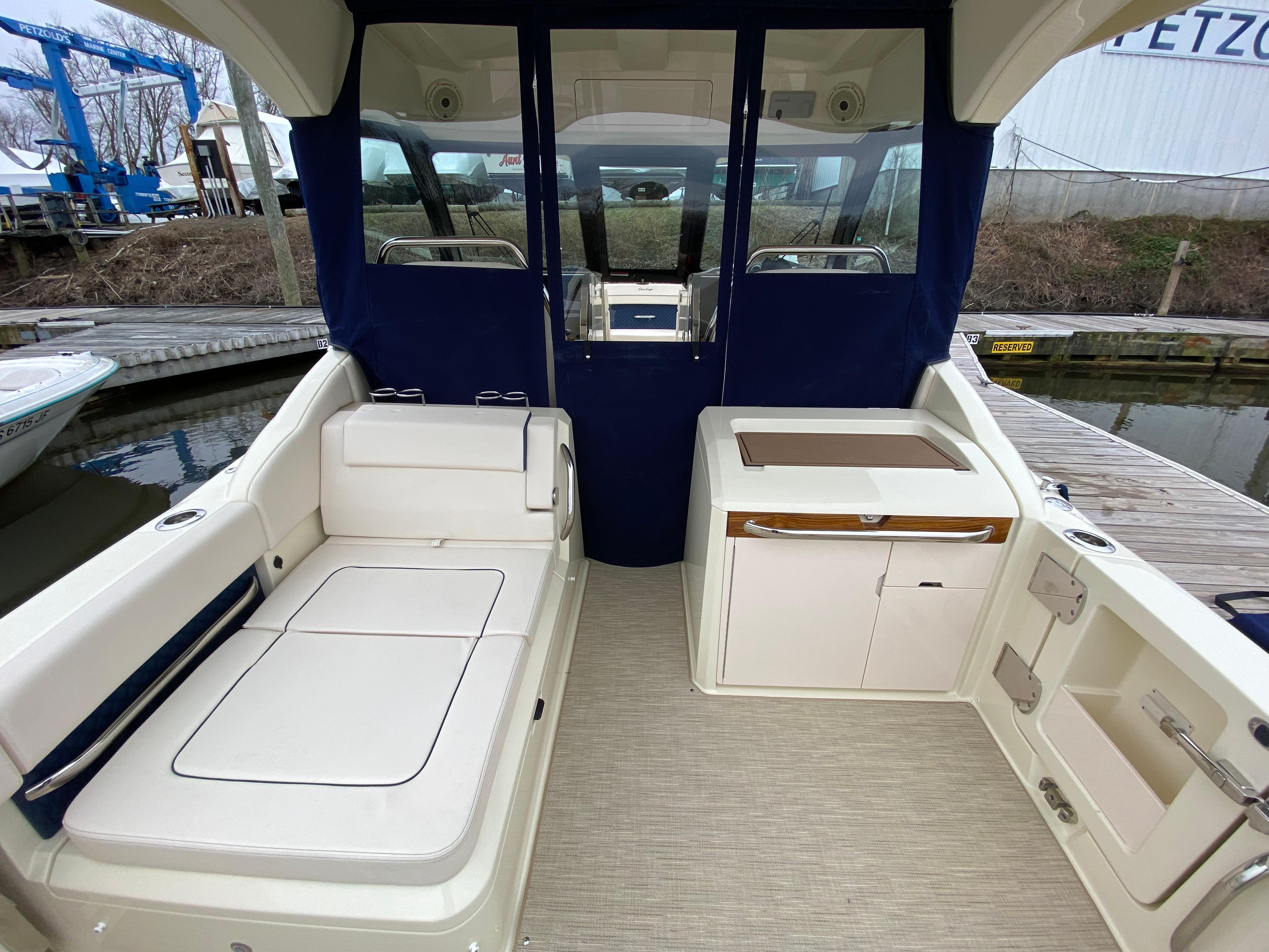 2025 Chris-Craft Calypso 32-6