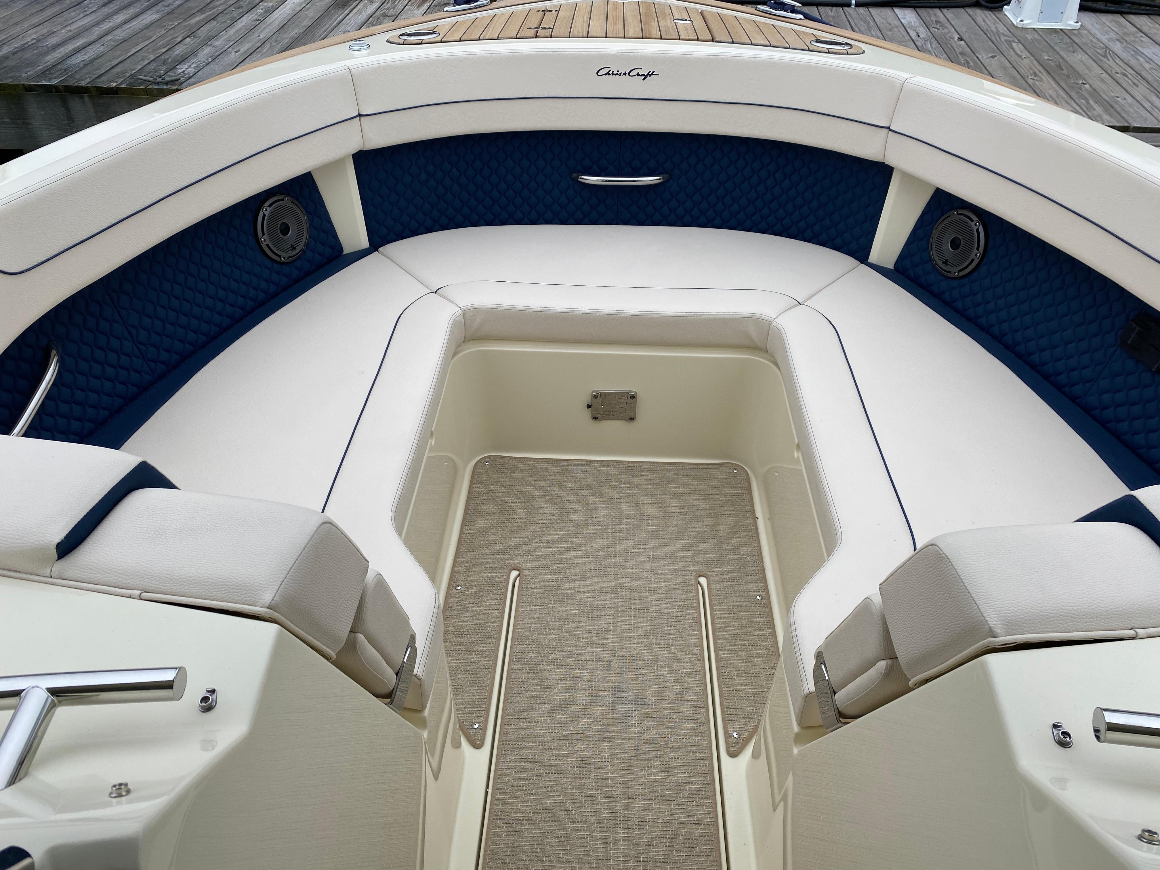 2025 Chris-Craft Calypso 32-20