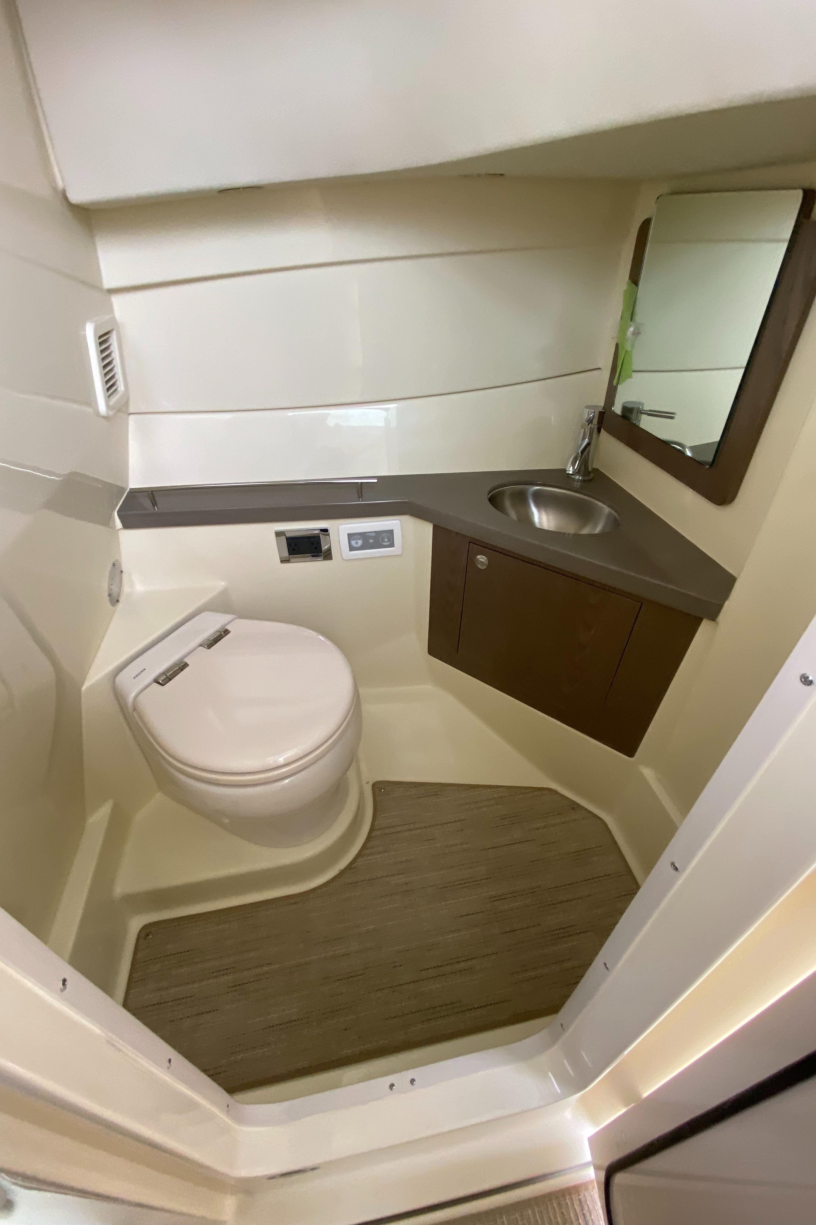 2025 Chris-Craft Calypso 32-17
