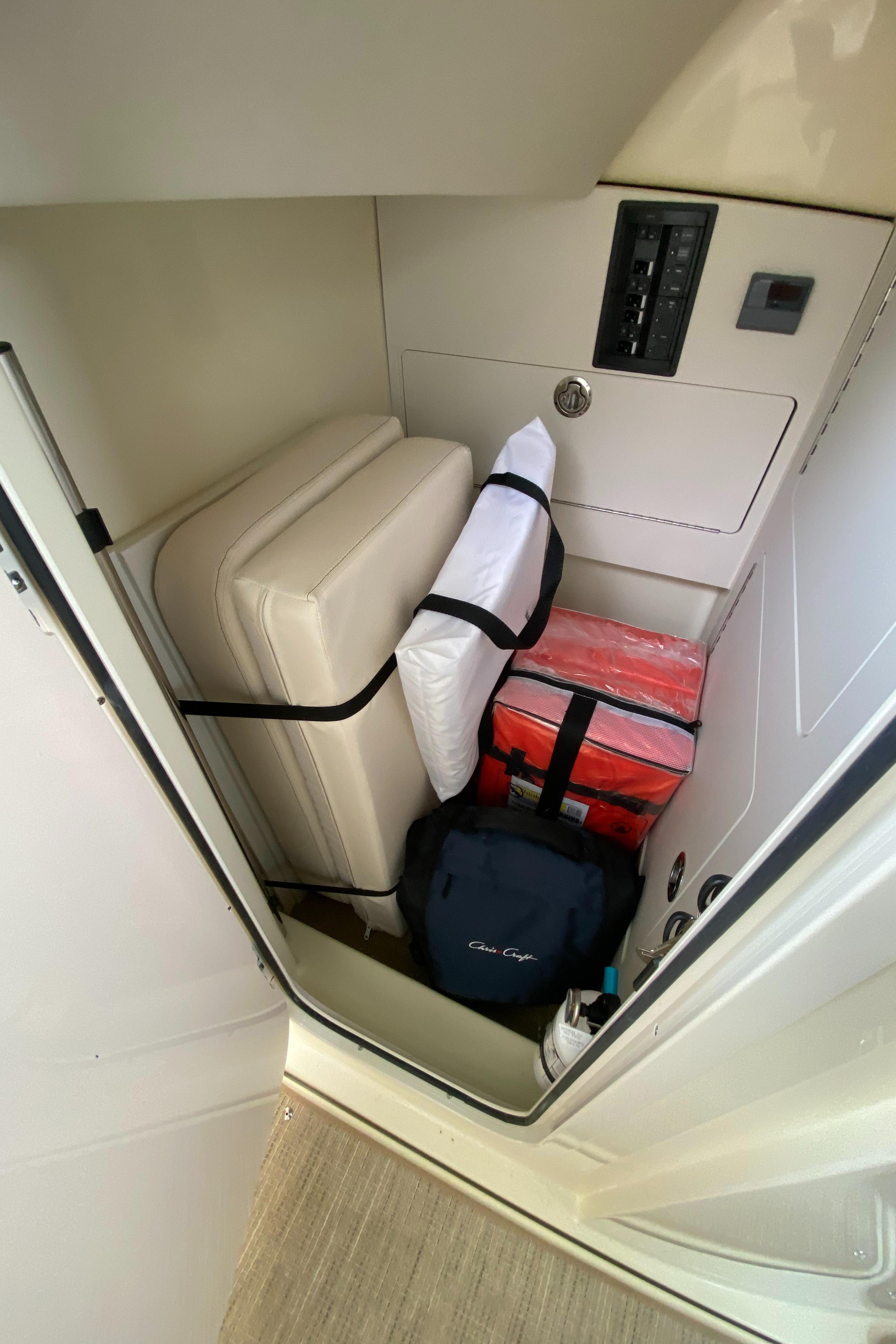 2025 Chris-Craft Calypso 32-18