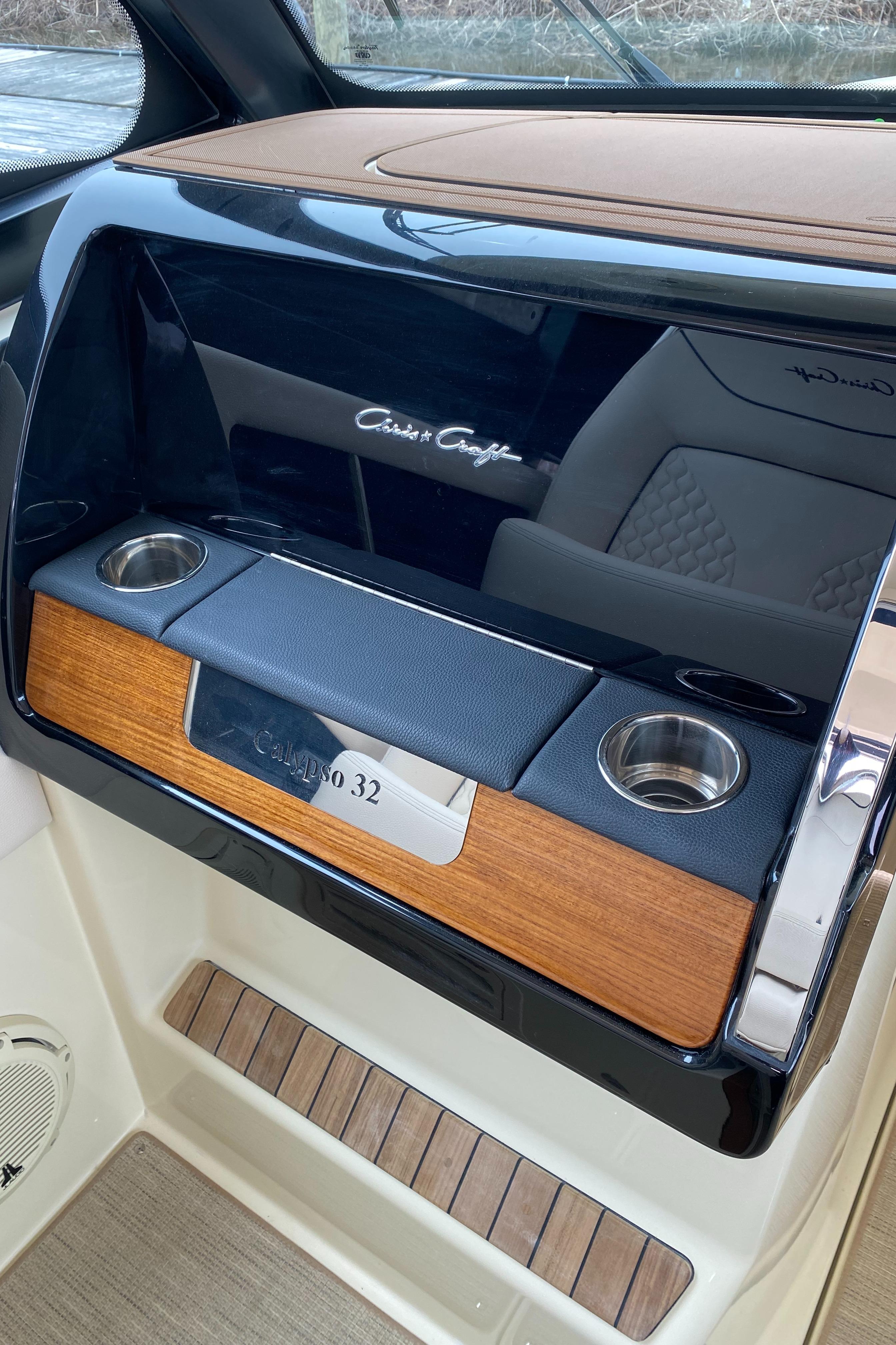 2025 Chris-Craft Calypso 32-16