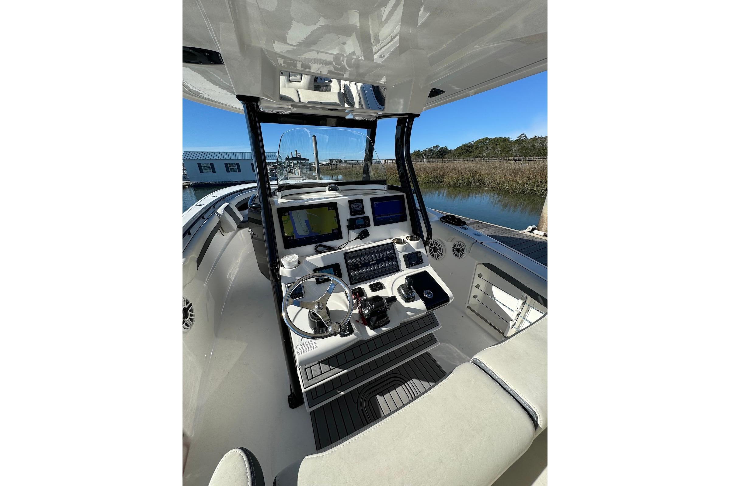SC 10582 KB Knot 10 Yacht Sales SC 10582 KB Knot 10 Yacht Sales