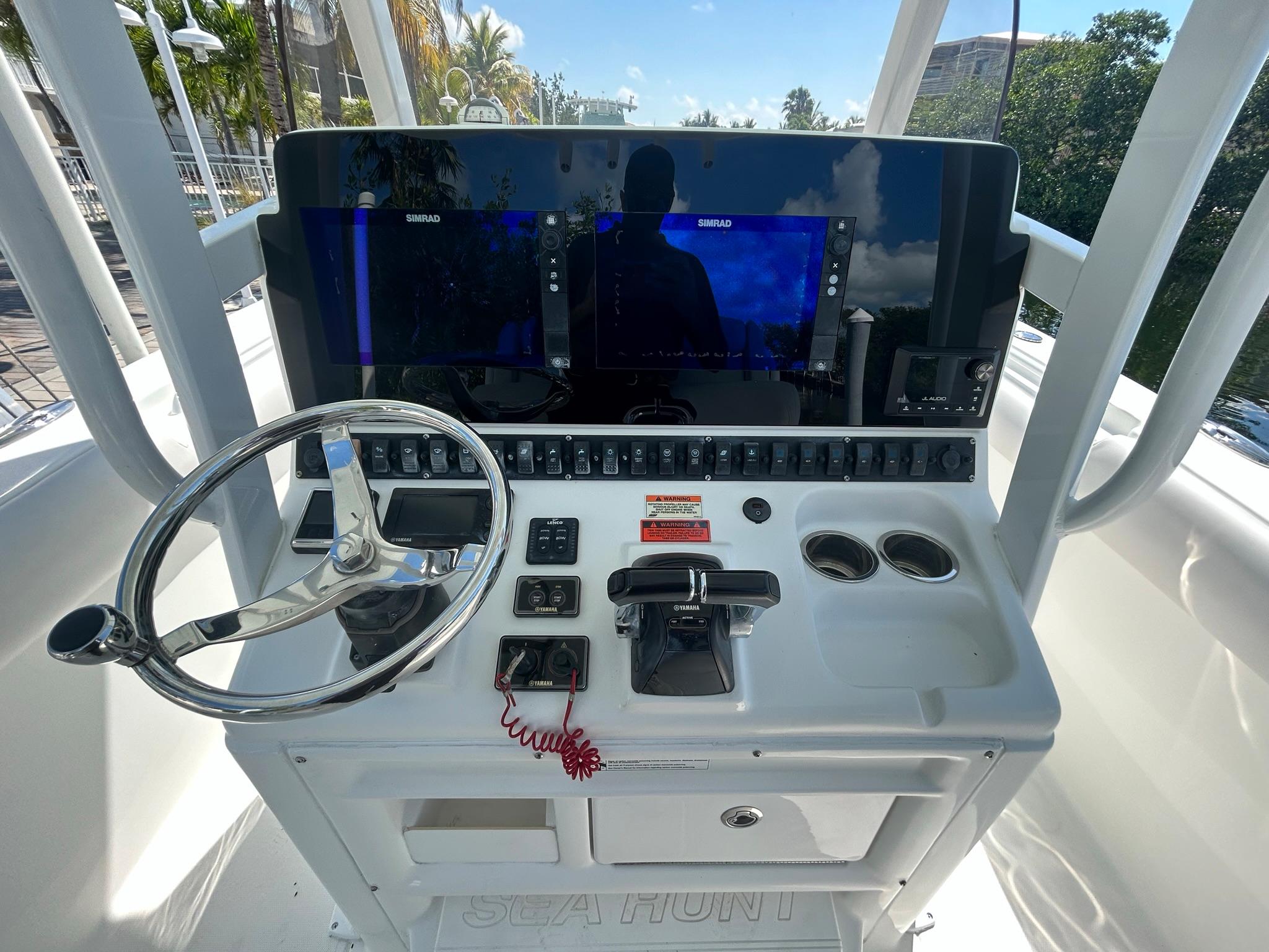 2016 Sea Hunt 30' Gamefish- Electronics
