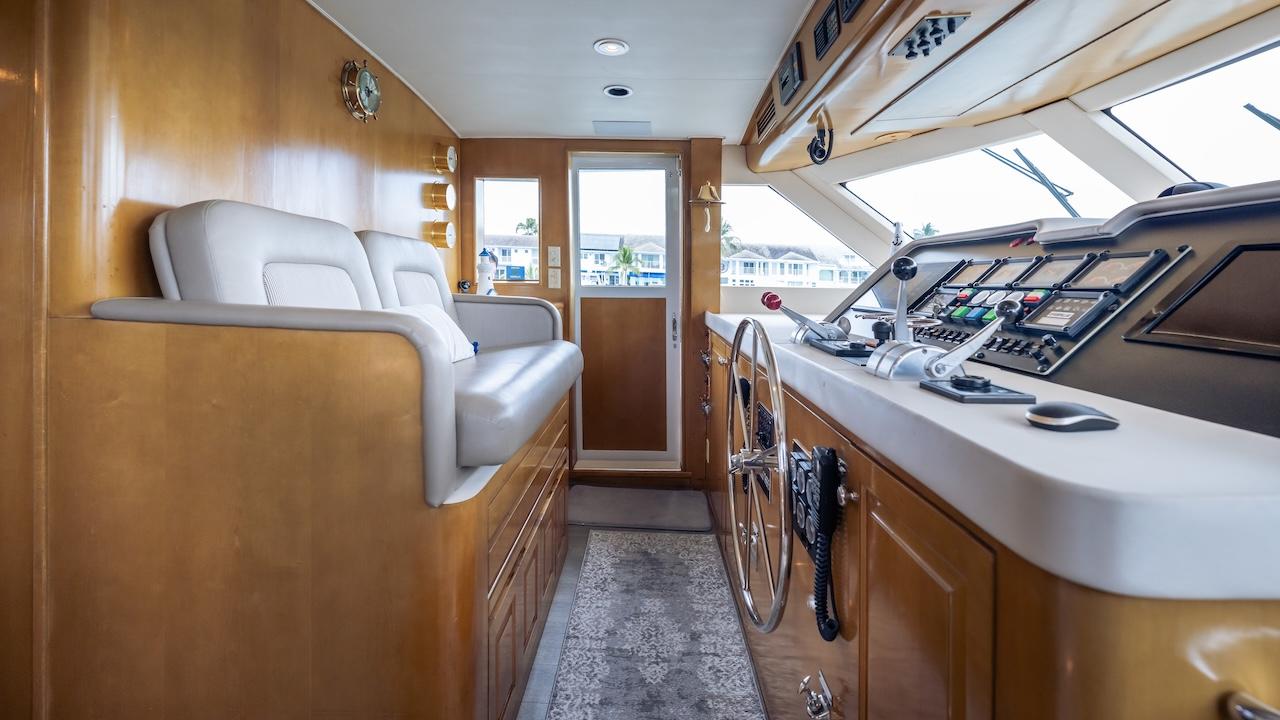 1998-hatteras-74-sport-deck-motor-yacht-power-9718113-20250317123448508-1_XLARGE