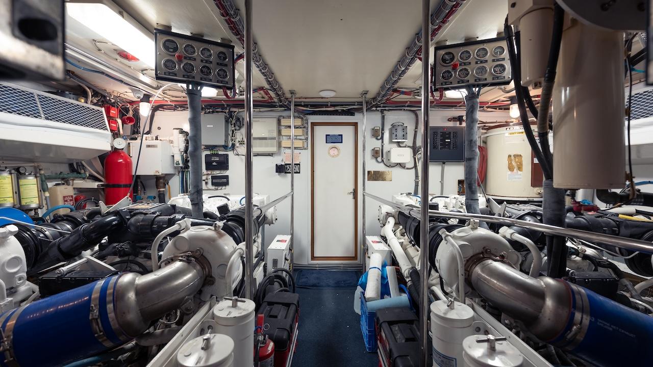 1998-hatteras-74-sport-deck-motor-yacht-power-9718113-20250317123650726-1_XLARGE