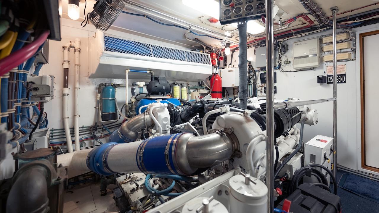1998-hatteras-74-sport-deck-motor-yacht-power-9718113-20250317123651741-1_XLARGE