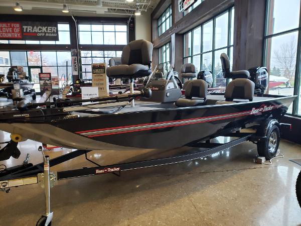 2022 Tracker Boats boat for sale, model of the boat is Bass Tracker Classic XL & Image # 1 of 51