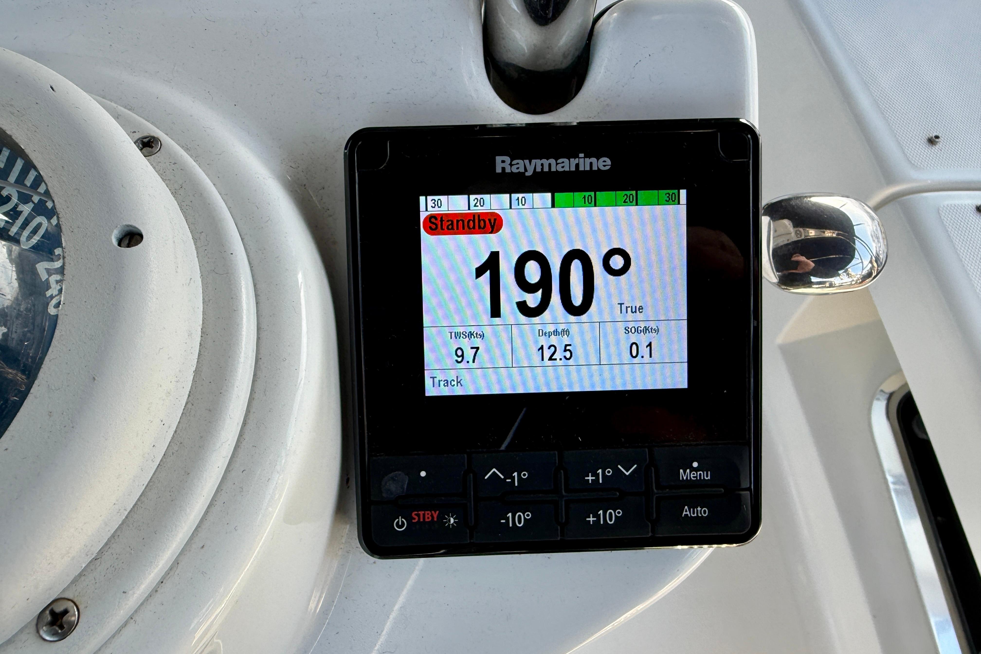 Raymarine display on 2007 Hunter 44 Deck Salon showing 190° heading and navigation data.