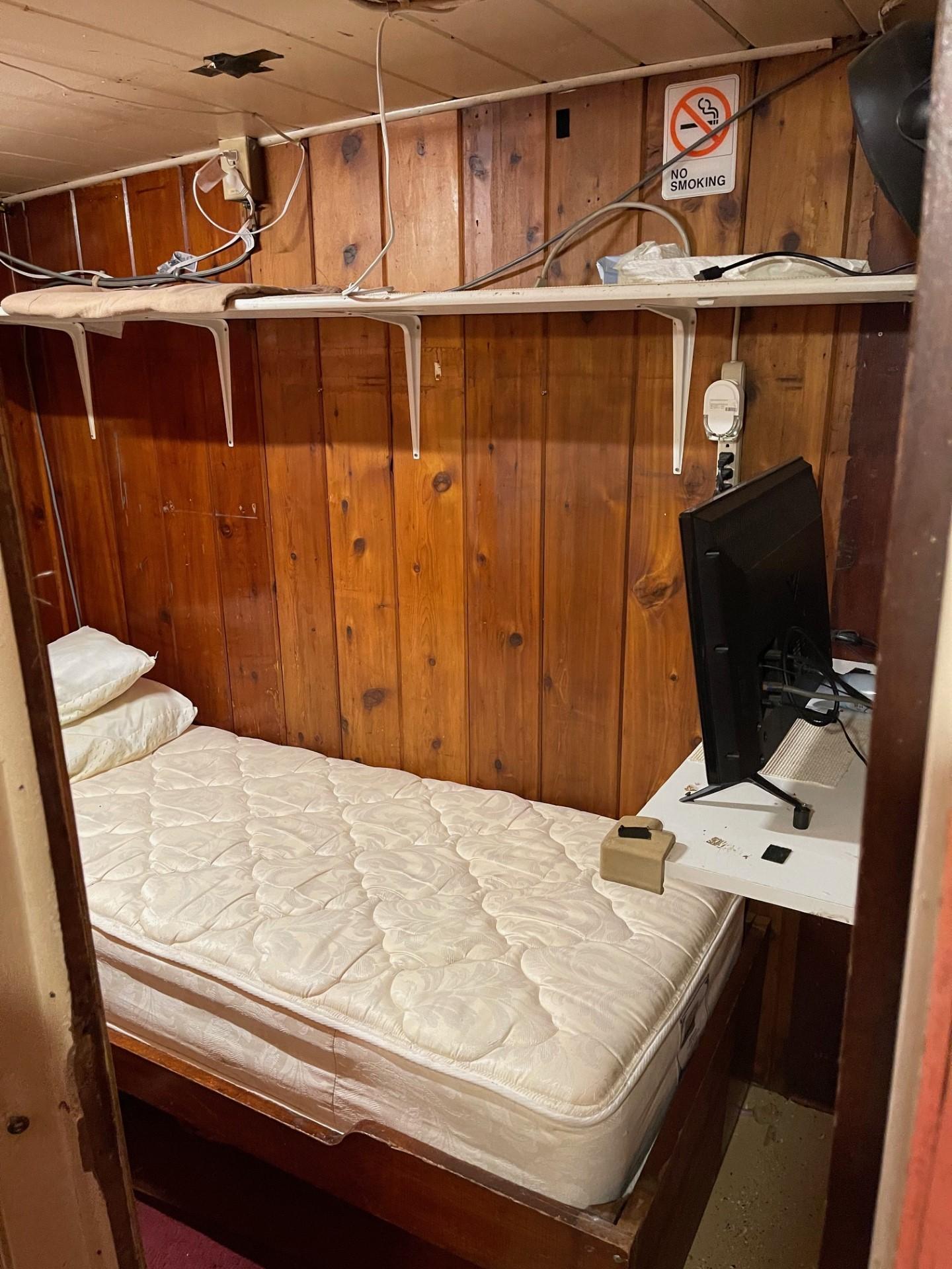 Commercial-Model Bow Tug 1961 -FL-US-Cozy cabin interior of 1961 Commercial Model Bow Tug with wooden walls and single bed.-9787034 | Thumbnail