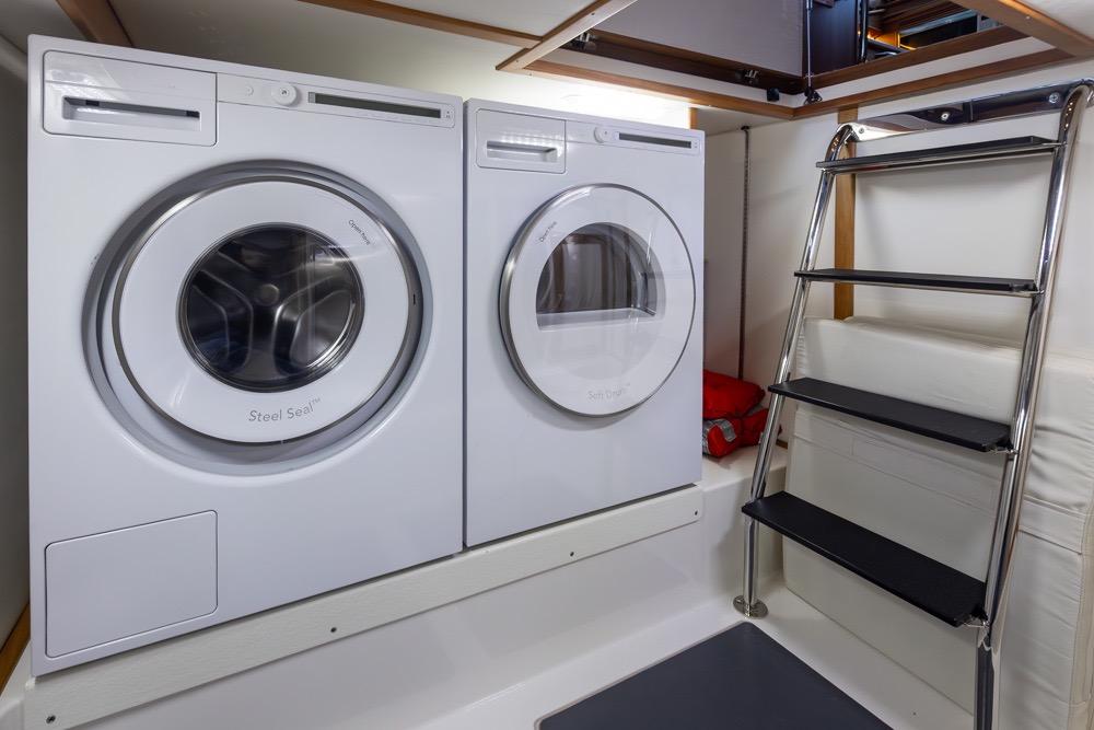 2020 Sabre 45 Salon Express #TBBA45041 inventory image at Sun Country Yachts, South Lake Union (Seattle)