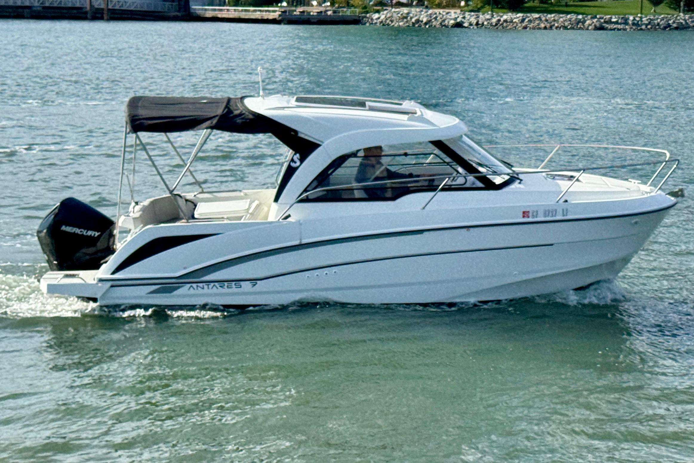 2022 24' Beneteau Antares 7