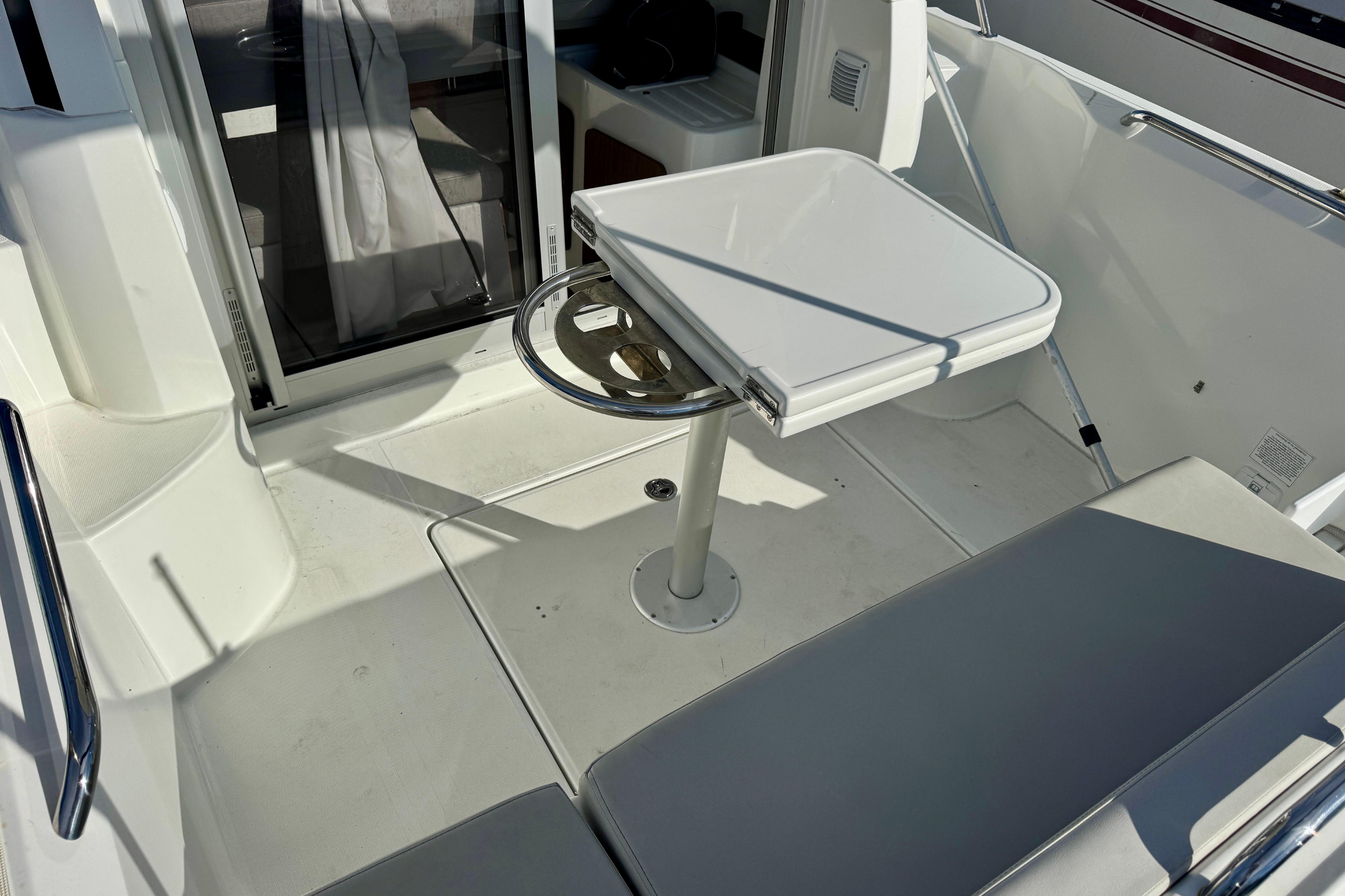 Beneteau Antares 7 (2022) cockpit with foldable table and seating area.