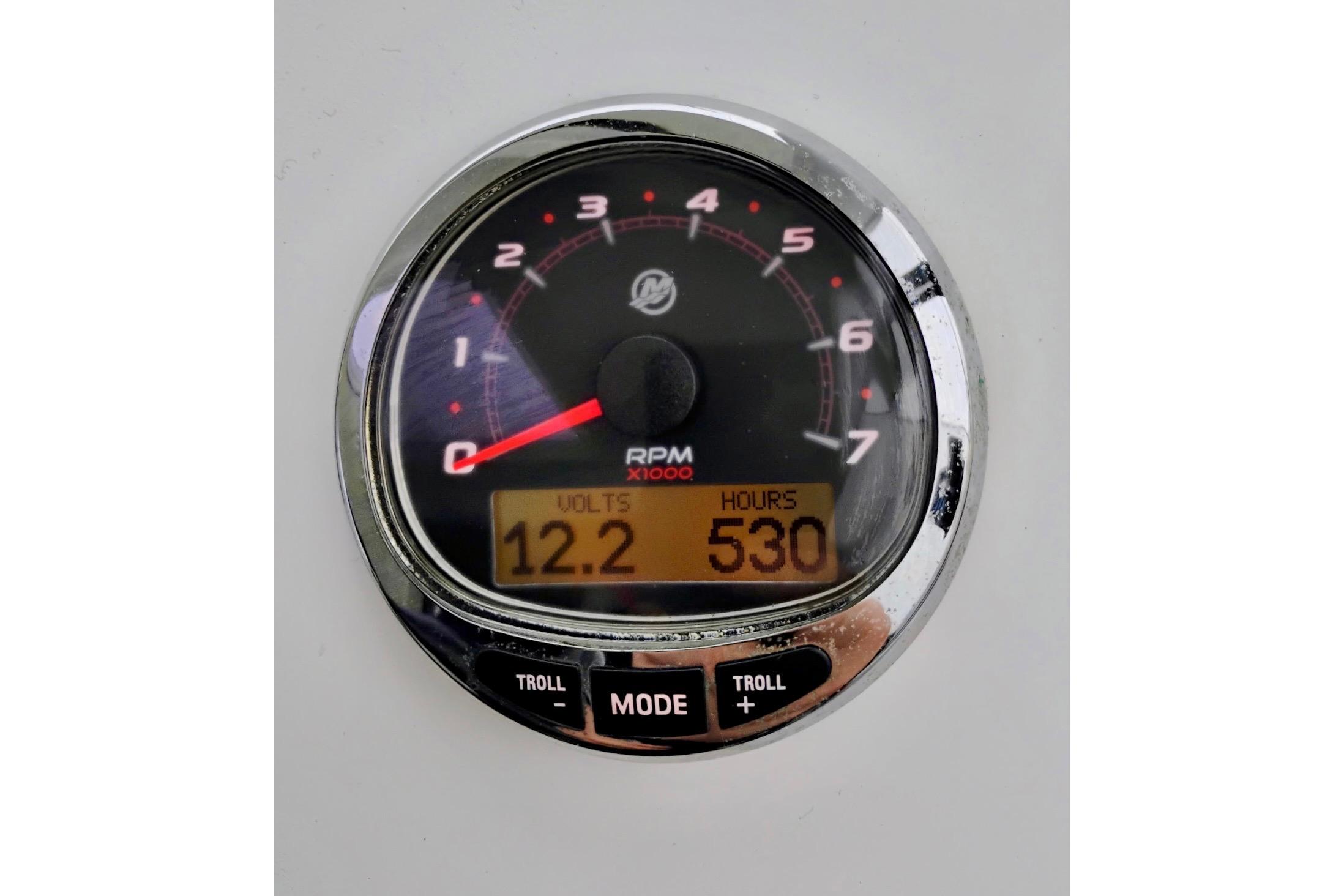 Tachometer display on 2022 Beneteau Antares 7 showing 12.2 volts and 530 hours.