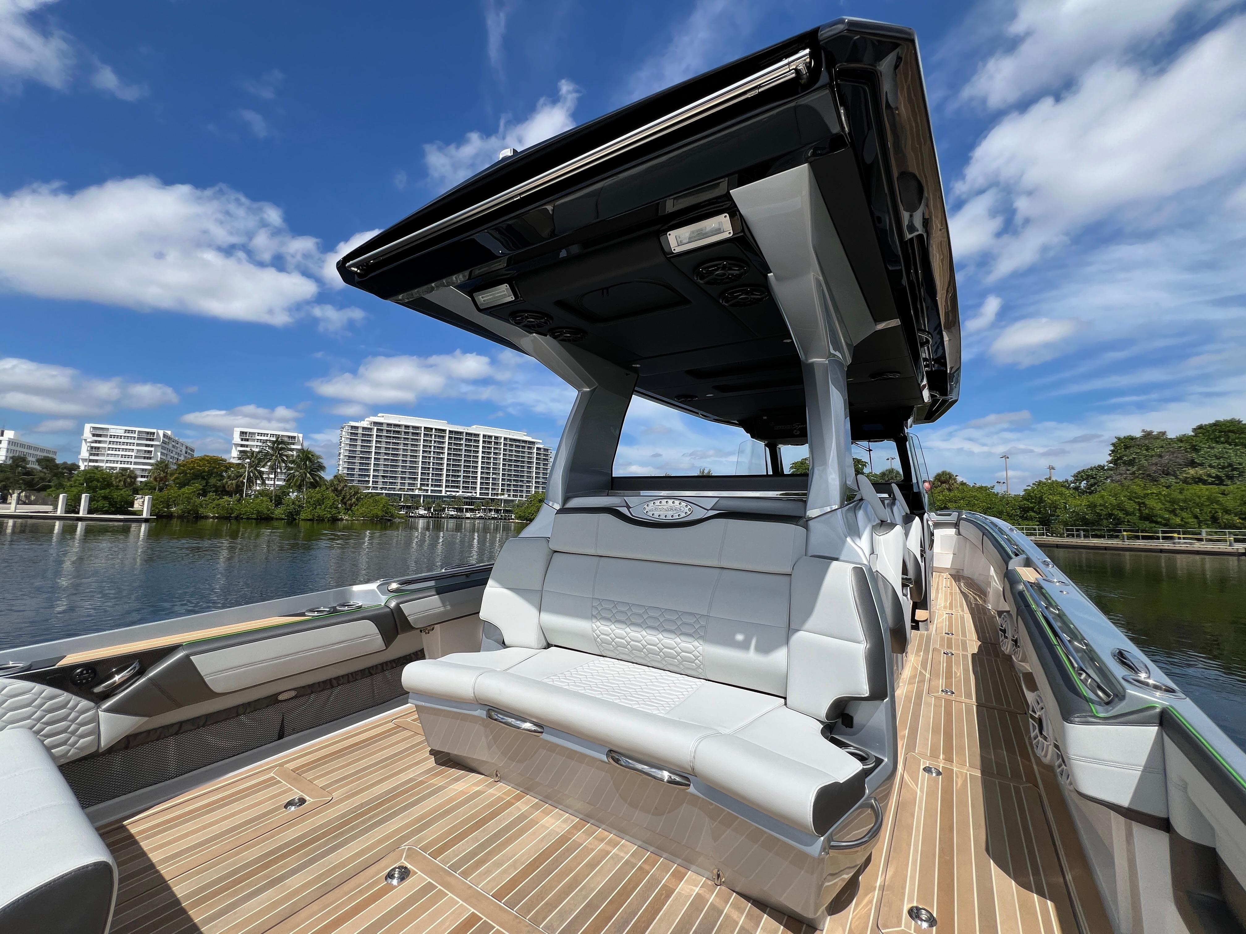 2024-nor-tech-500-sport-center-console-power-9828139-20250605090945229-1_XLARGE