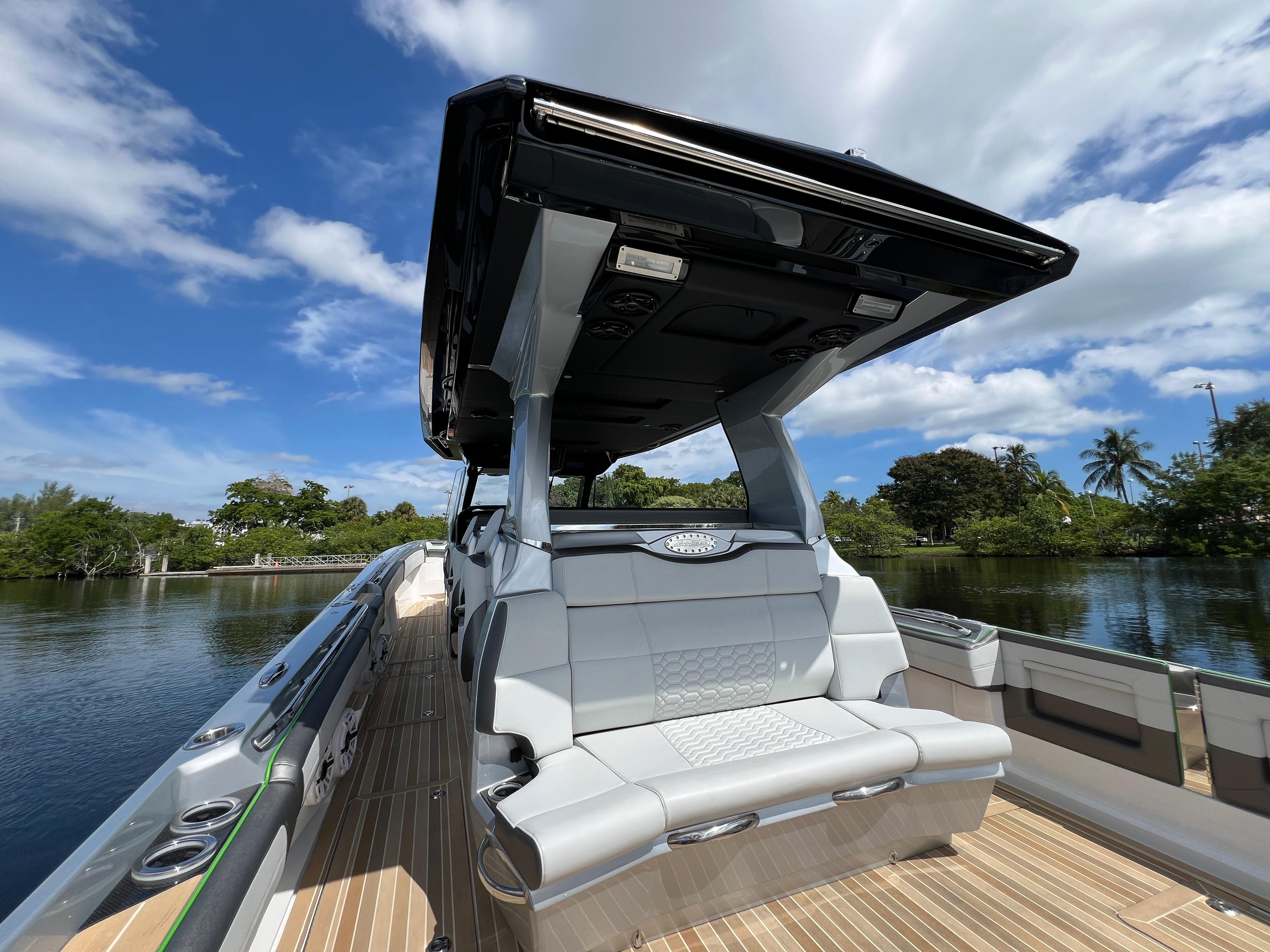 2024-nor-tech-500-sport-center-console-power-9828139-20250605090954338-1_XLARGE