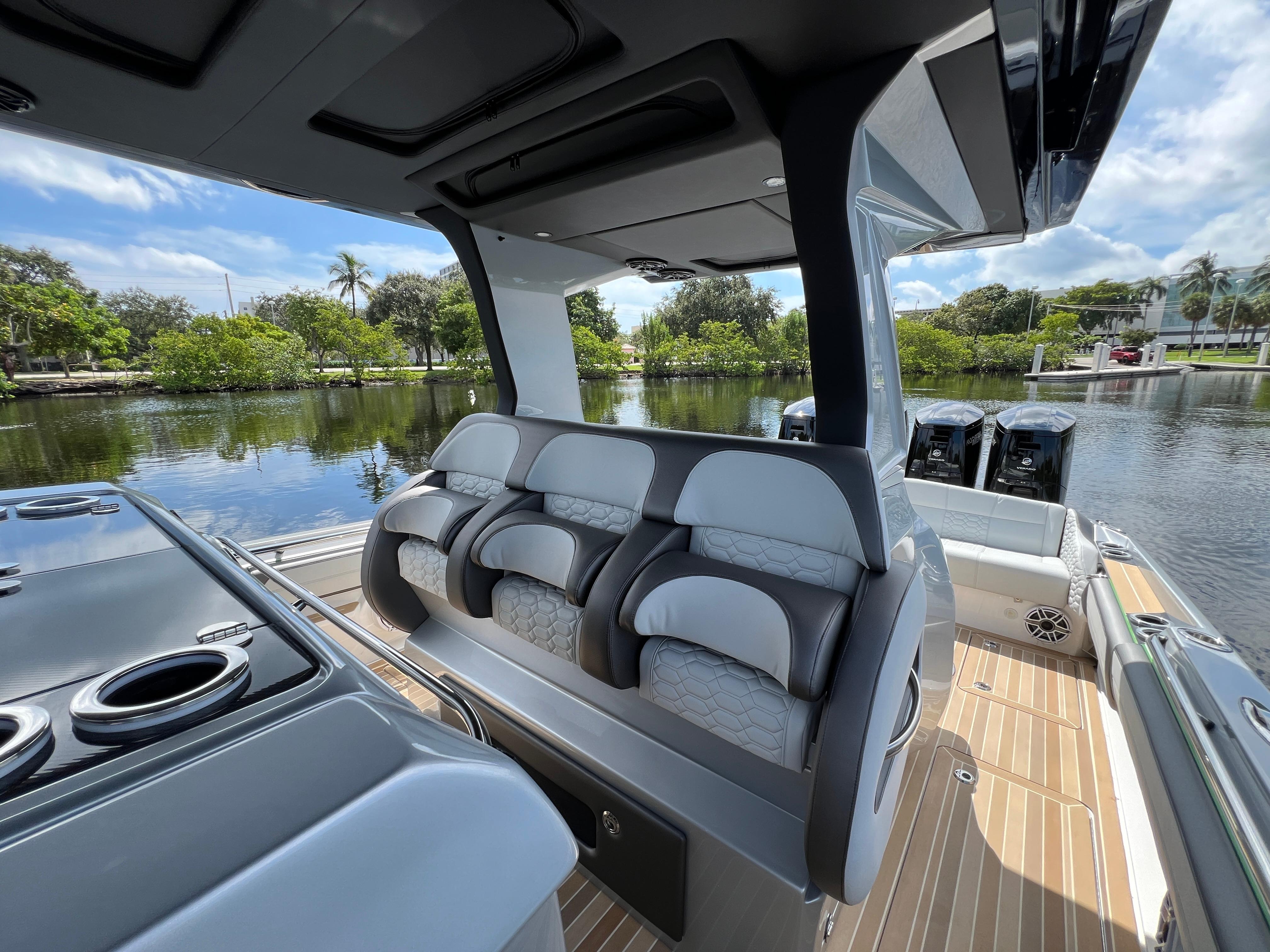 2024-nor-tech-500-sport-center-console-power-9828139-20250605091002648-1_XLARGE