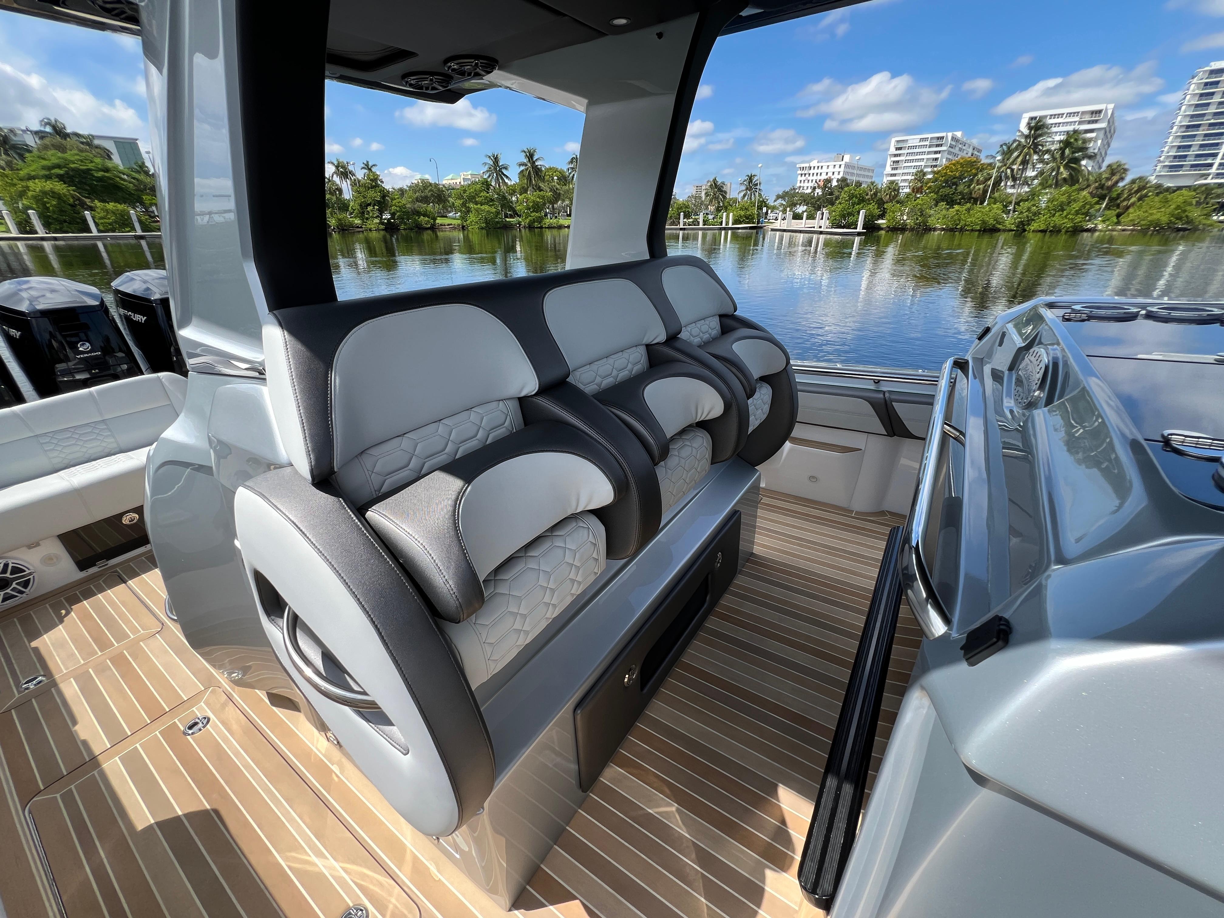 2024-nor-tech-500-sport-center-console-power-9828139-20250605091006939-1_XLARGE