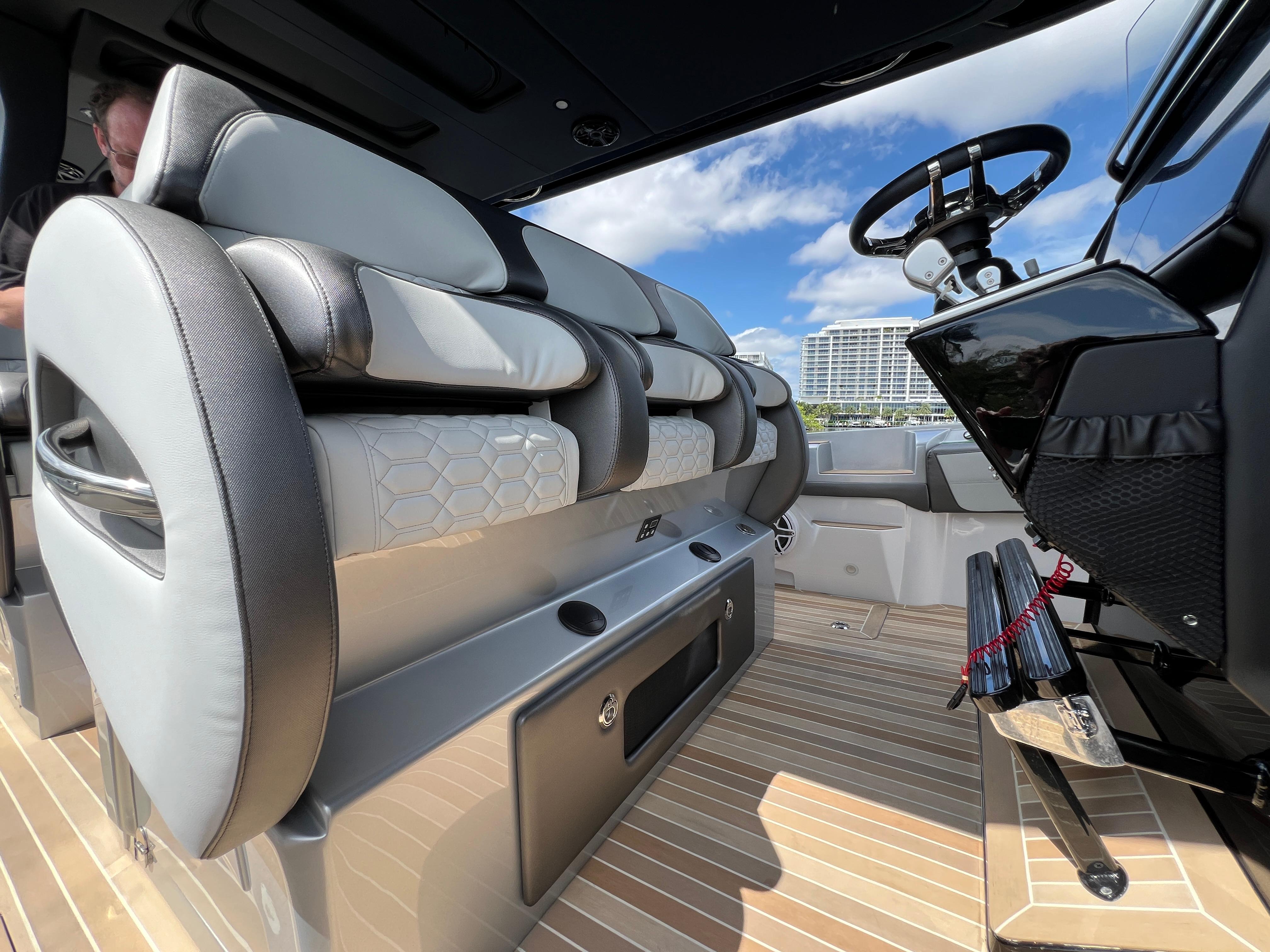 2024-nor-tech-500-sport-center-console-power-9828139-20250605091038347-1_XLARGE