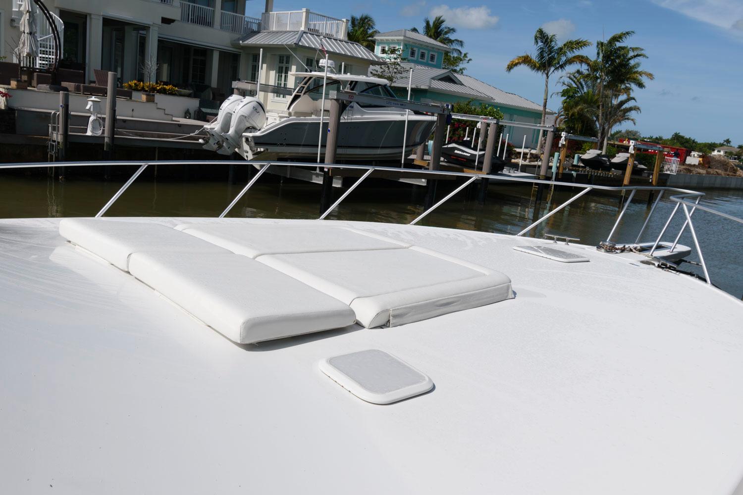 F 6897 RD Knot 10 Yacht Sales