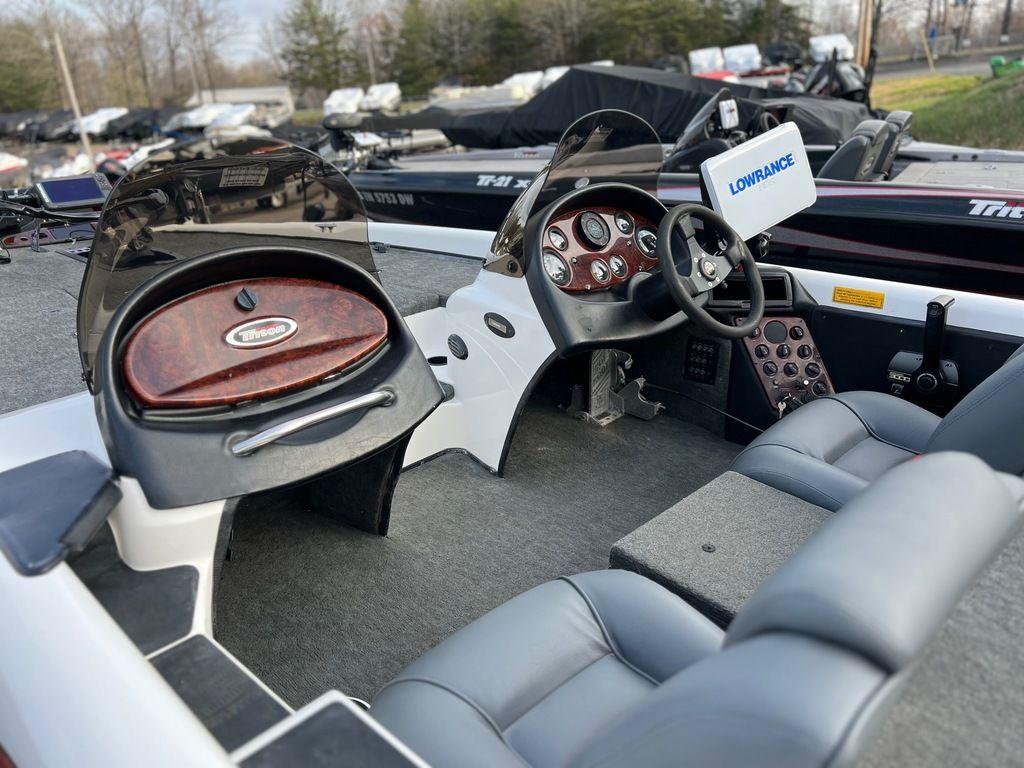 1999 Triton TR20 boat interior with steering wheel and Lowrance electronics.