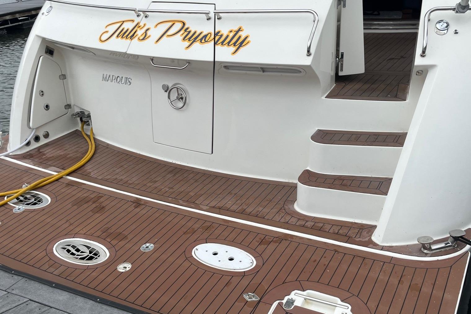 Marquis-59 2004 -IL-US-Luxury yacht Marquis 59, 2004 model, with wooden deck and elegant design.-9798156 | Thumbnail