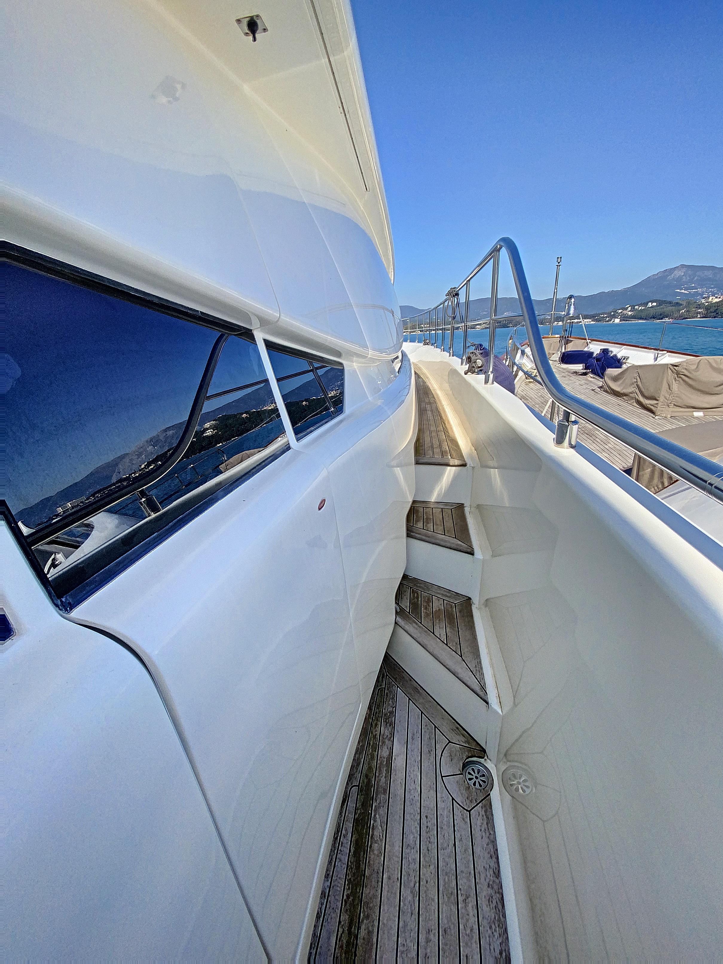  Yacht Photos Pics Ferretti Custom Line CL97